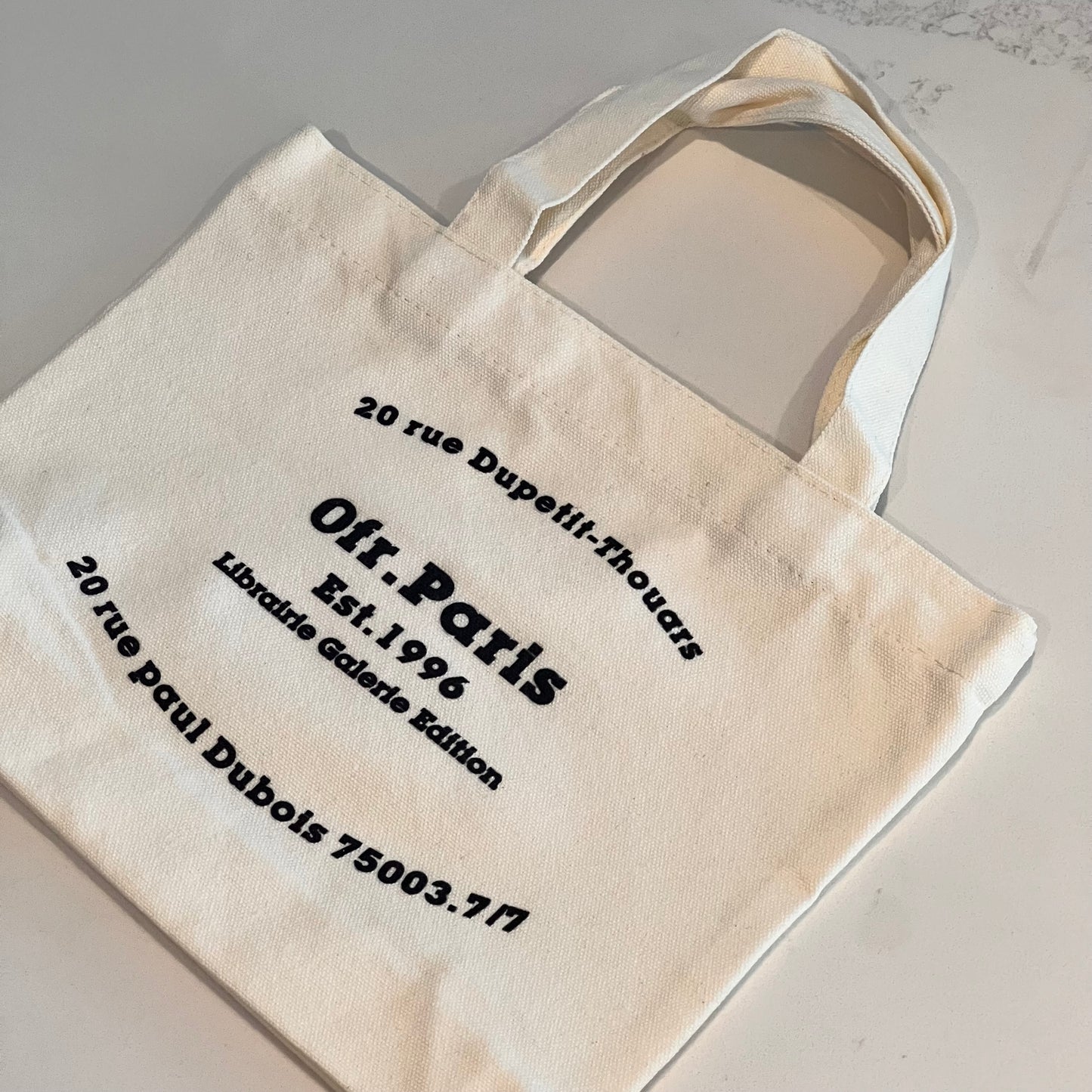 {{ product.title }} - {{ shop.name }}