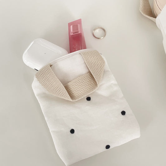 {{ product.title }} - {{ shop.name }}