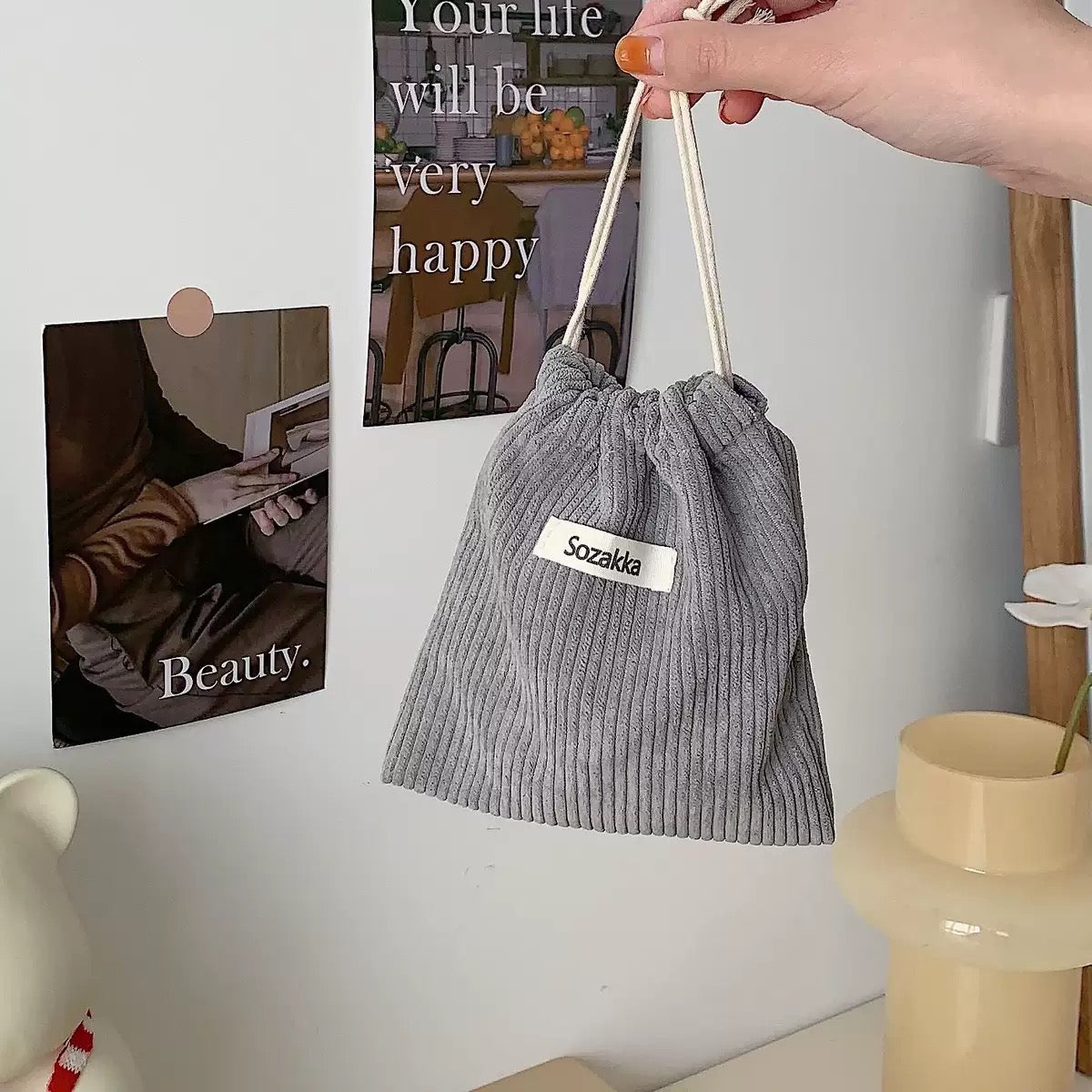 {{ product.title }} - {{ shop.name }}