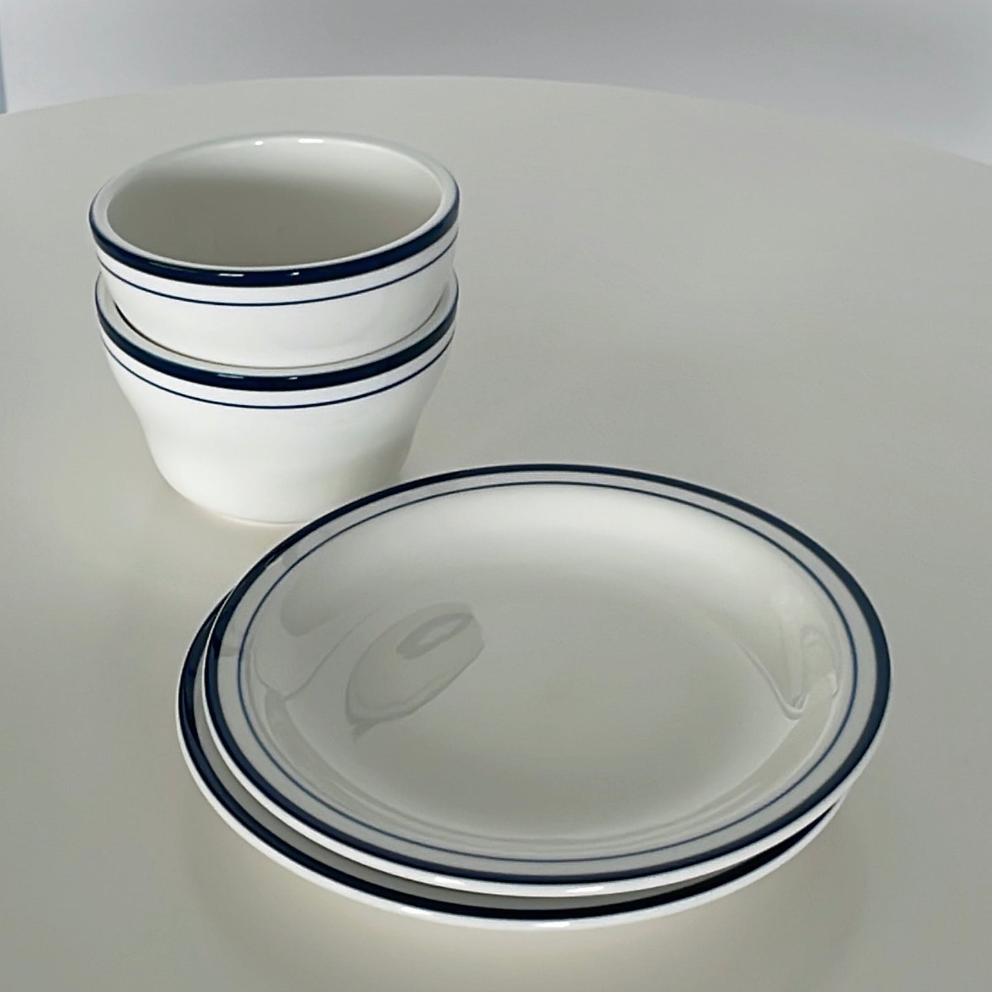 {{ product.title }} - {{ shop.name }}
