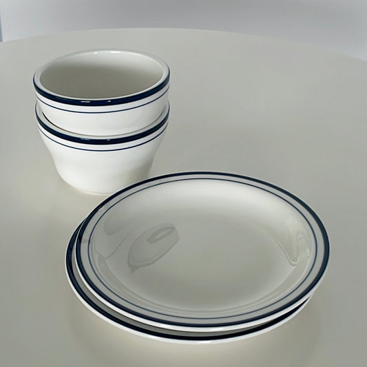 {{ product.title }} - {{ shop.name }}