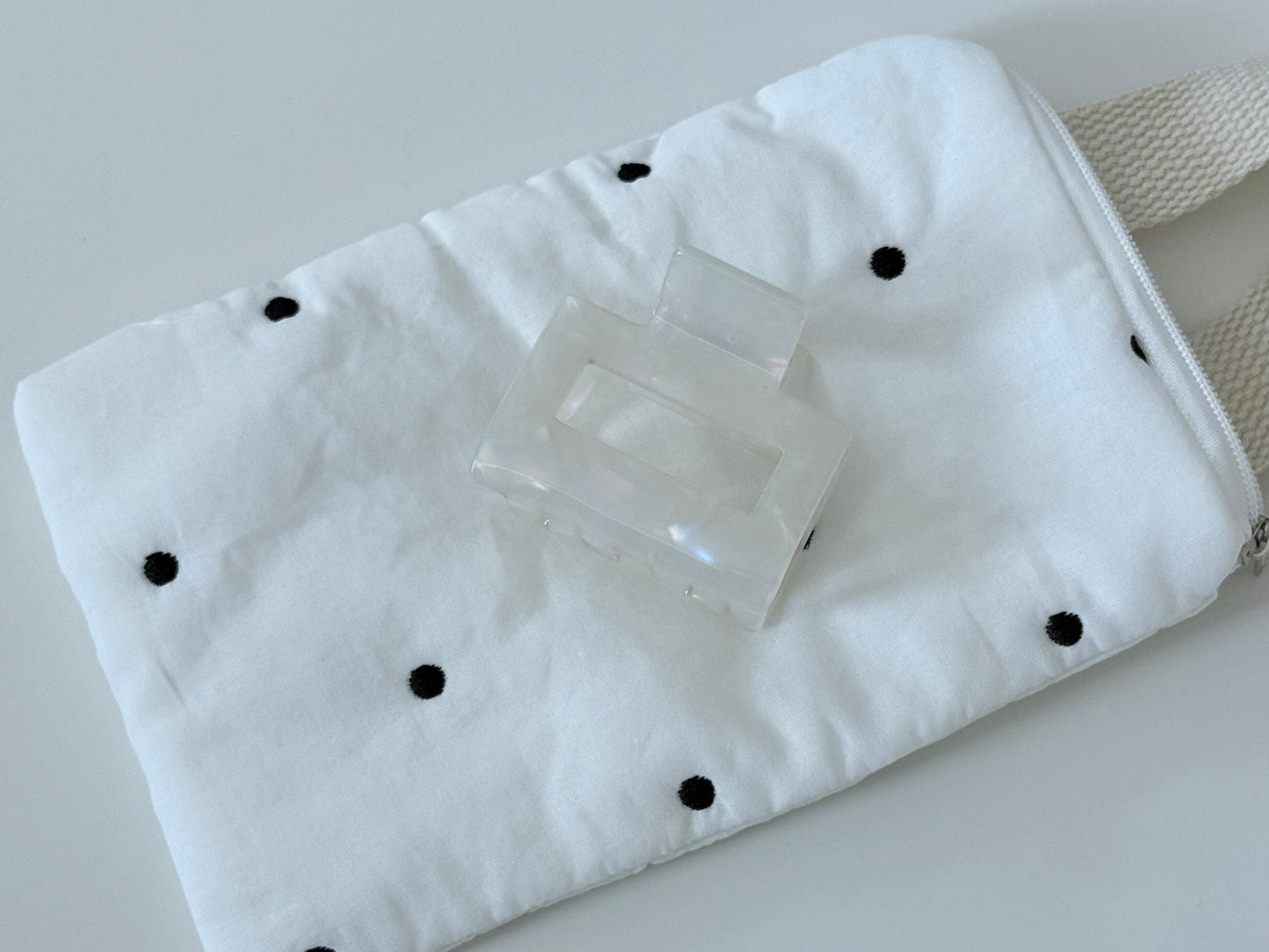 {{ product.title }} - {{ shop.name }}