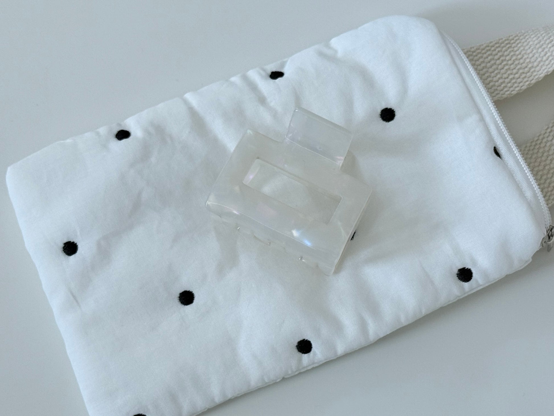 {{ product.title }} - {{ shop.name }}