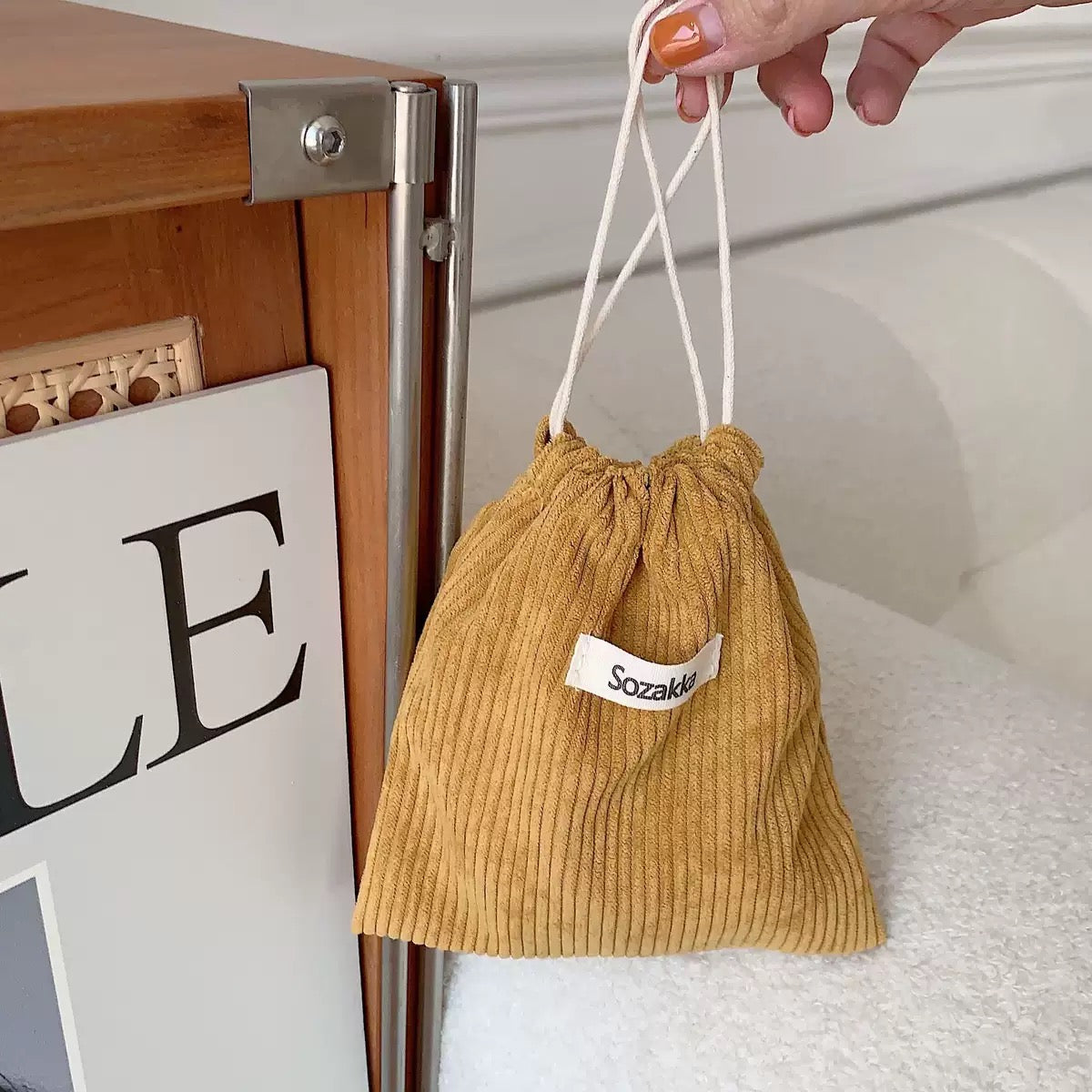 {{ product.title }} - {{ shop.name }}