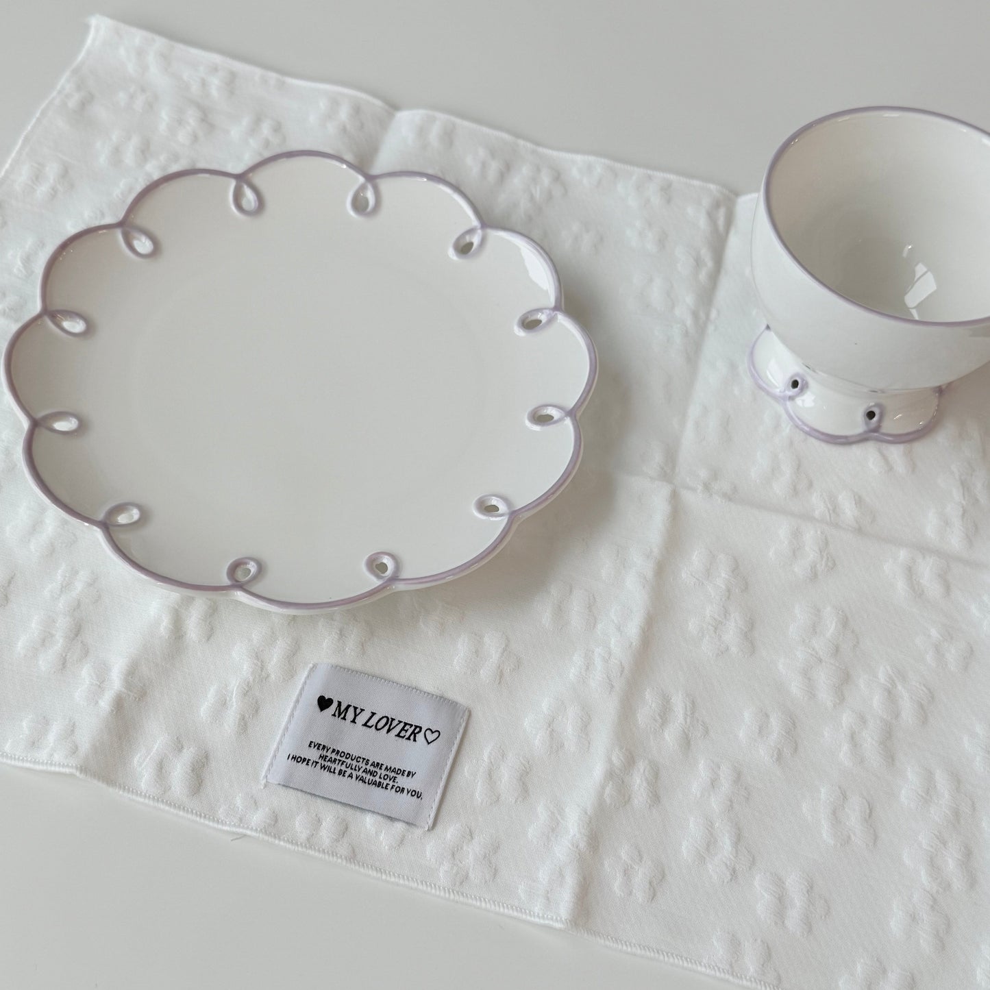 {{ product.title }} - {{ shop.name }}
