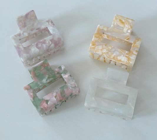 {{ product.title }} - {{ shop.name }}