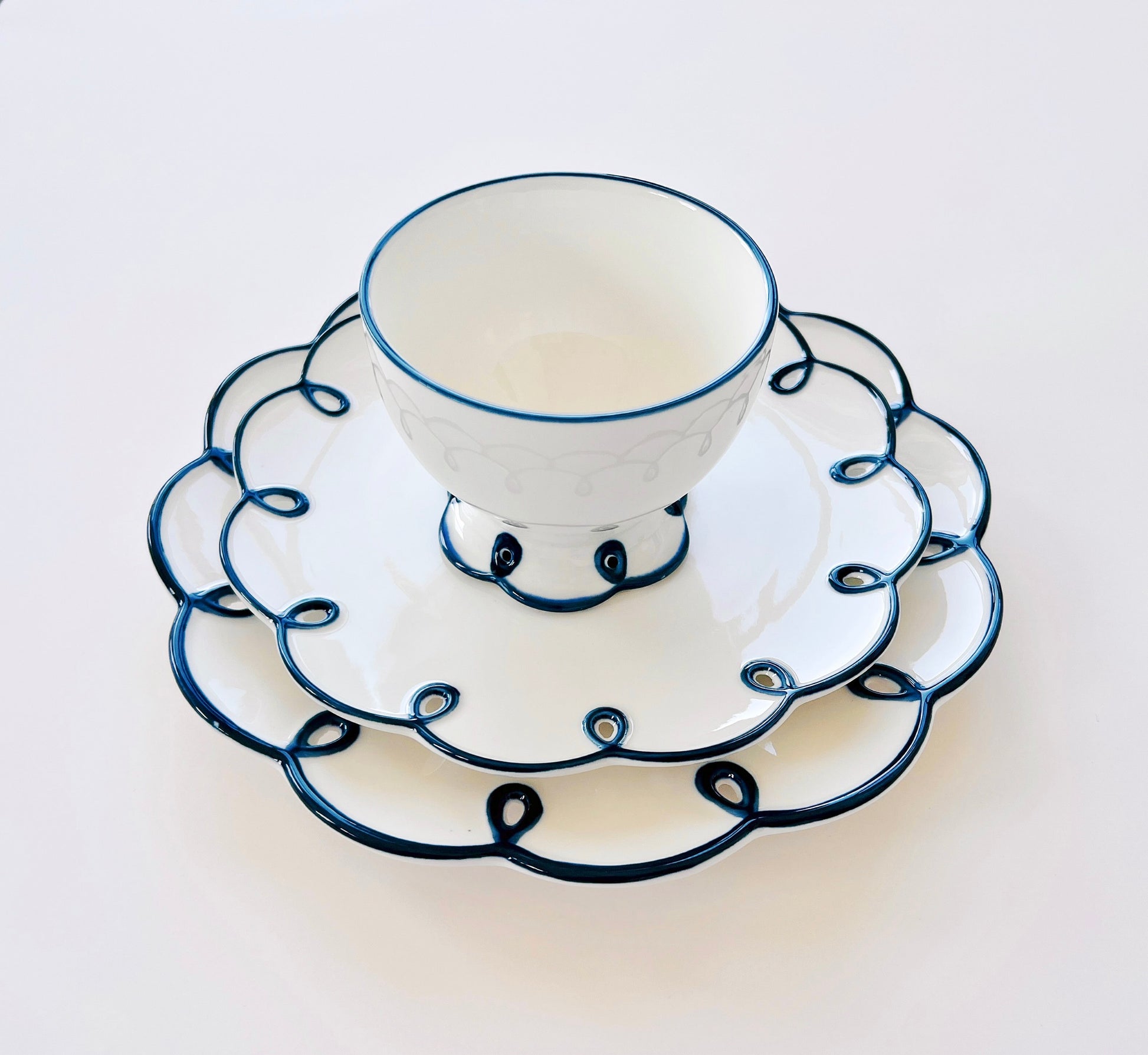 {{ product.title }} - {{ shop.name }}