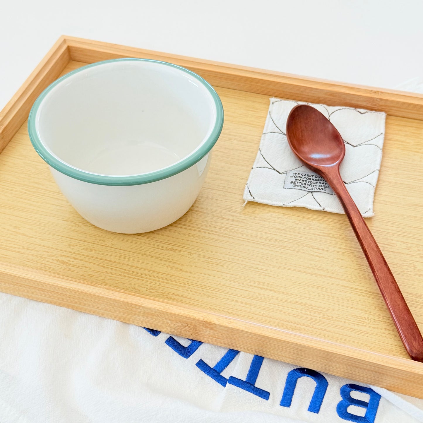 {{ product.title }} - {{ shop.name }}