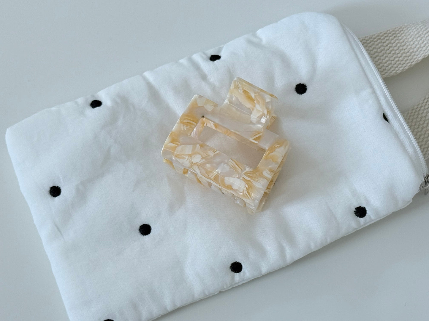 {{ product.title }} - {{ shop.name }}