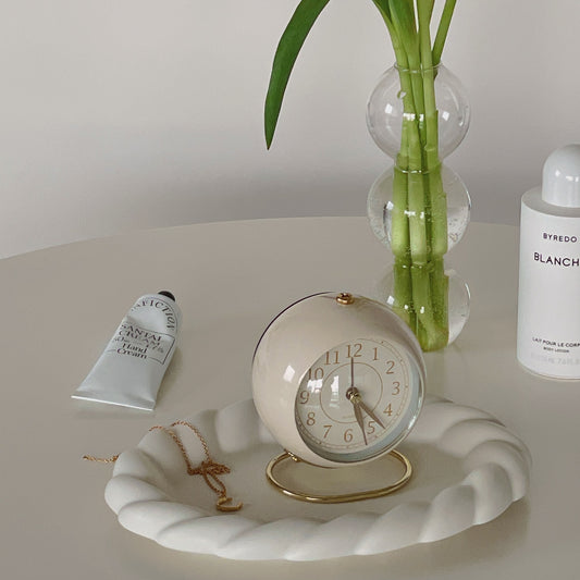 {{ product.title }} - {{ shop.name }}