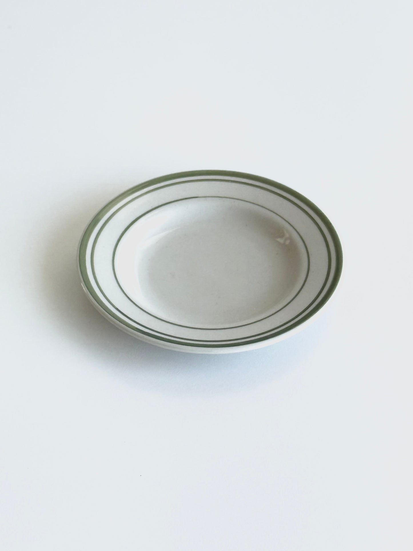 {{ product.title }} - {{ shop.name }}