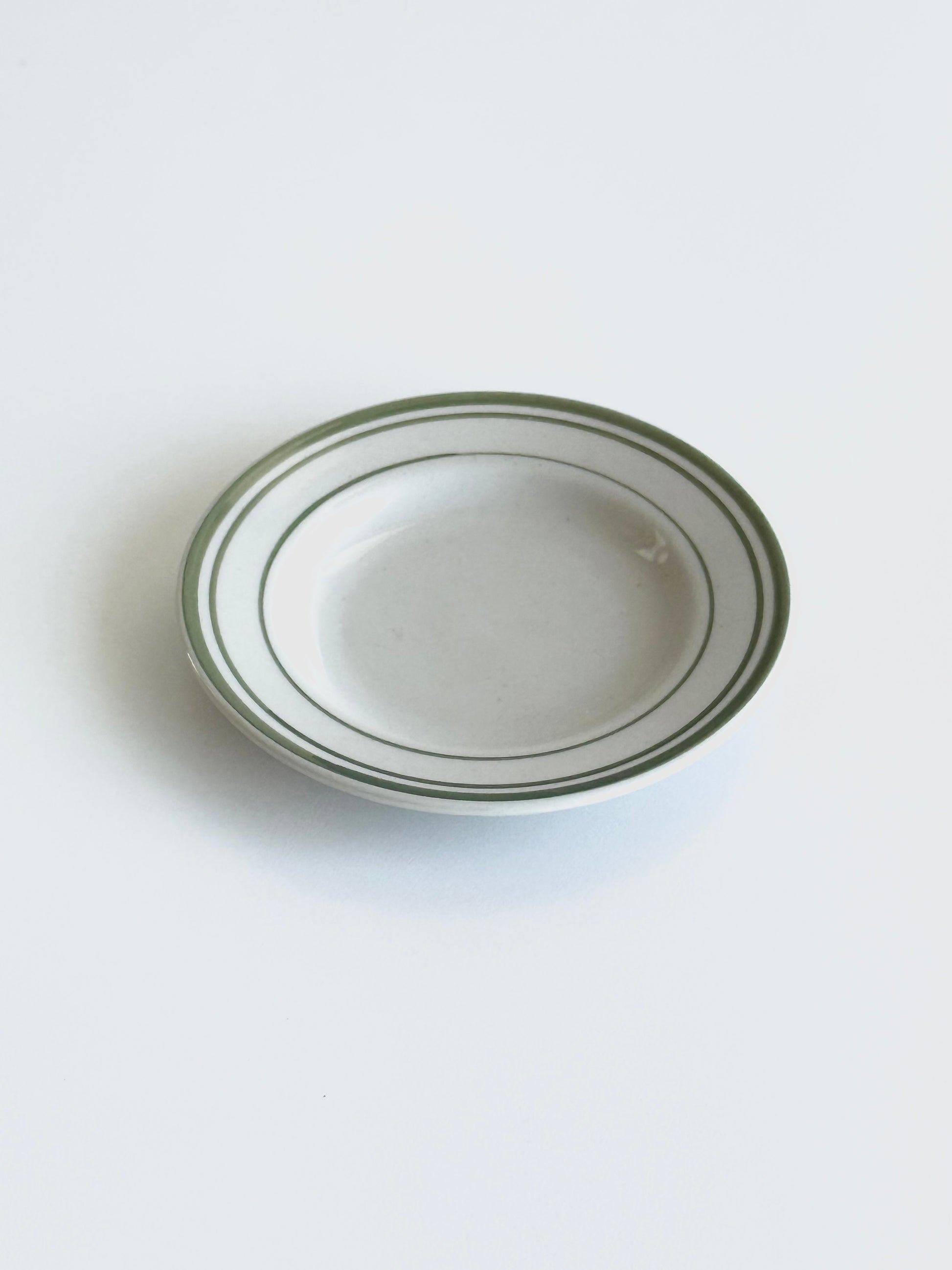 {{ product.title }} - {{ shop.name }}