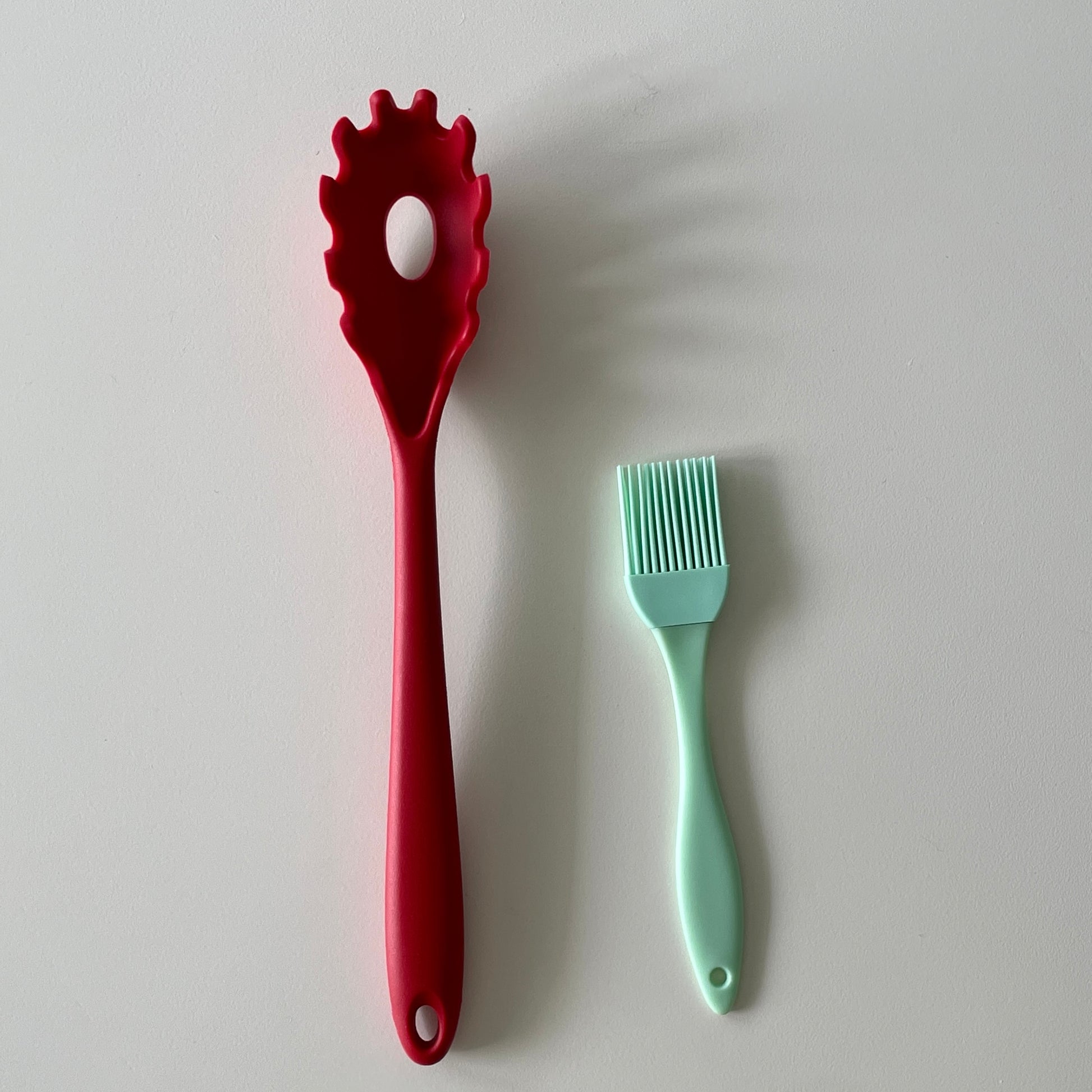 {{ product.title }} - {{ shop.name }}