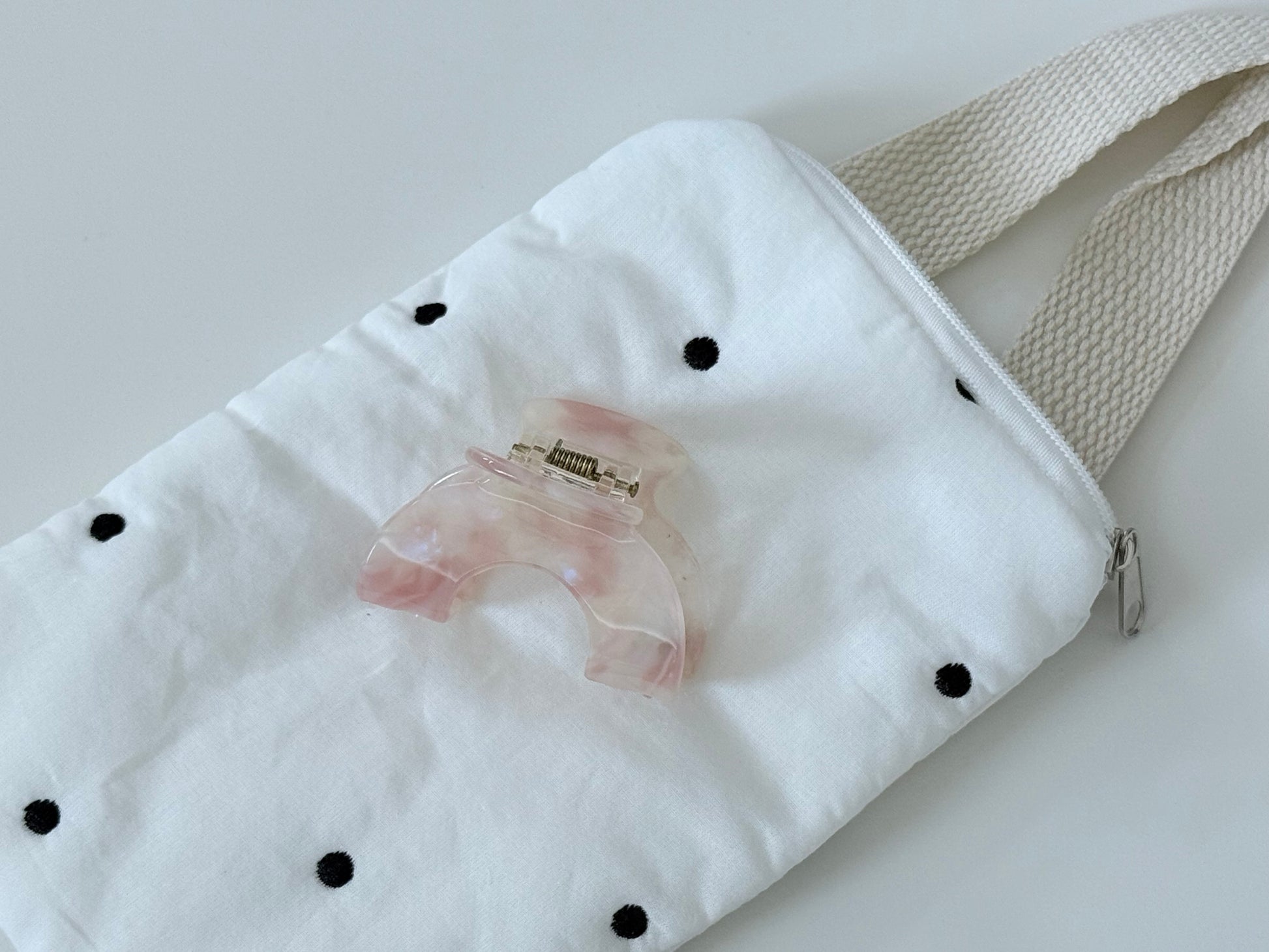{{ product.title }} - {{ shop.name }}