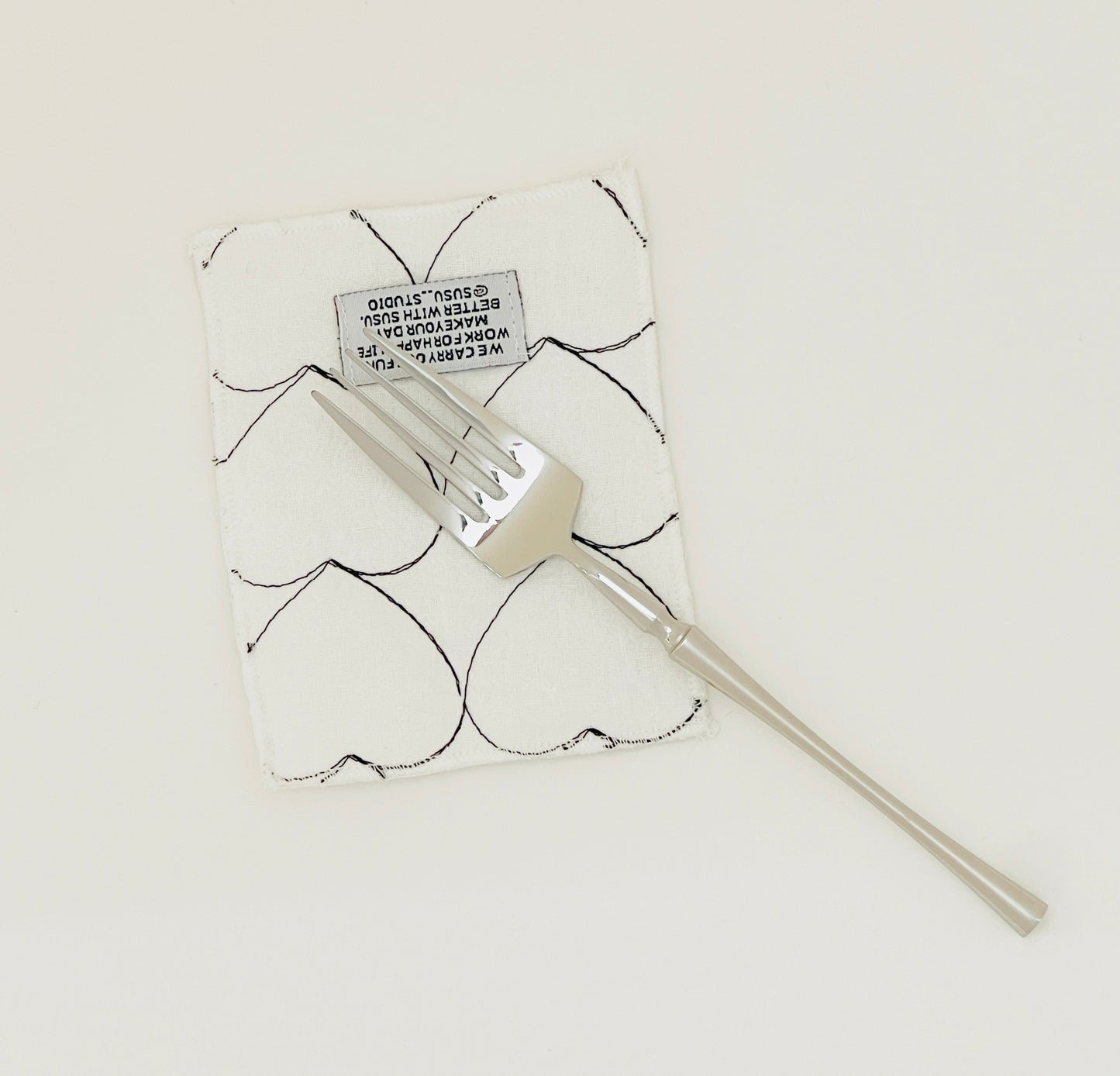 {{ product.title }} - {{ shop.name }}