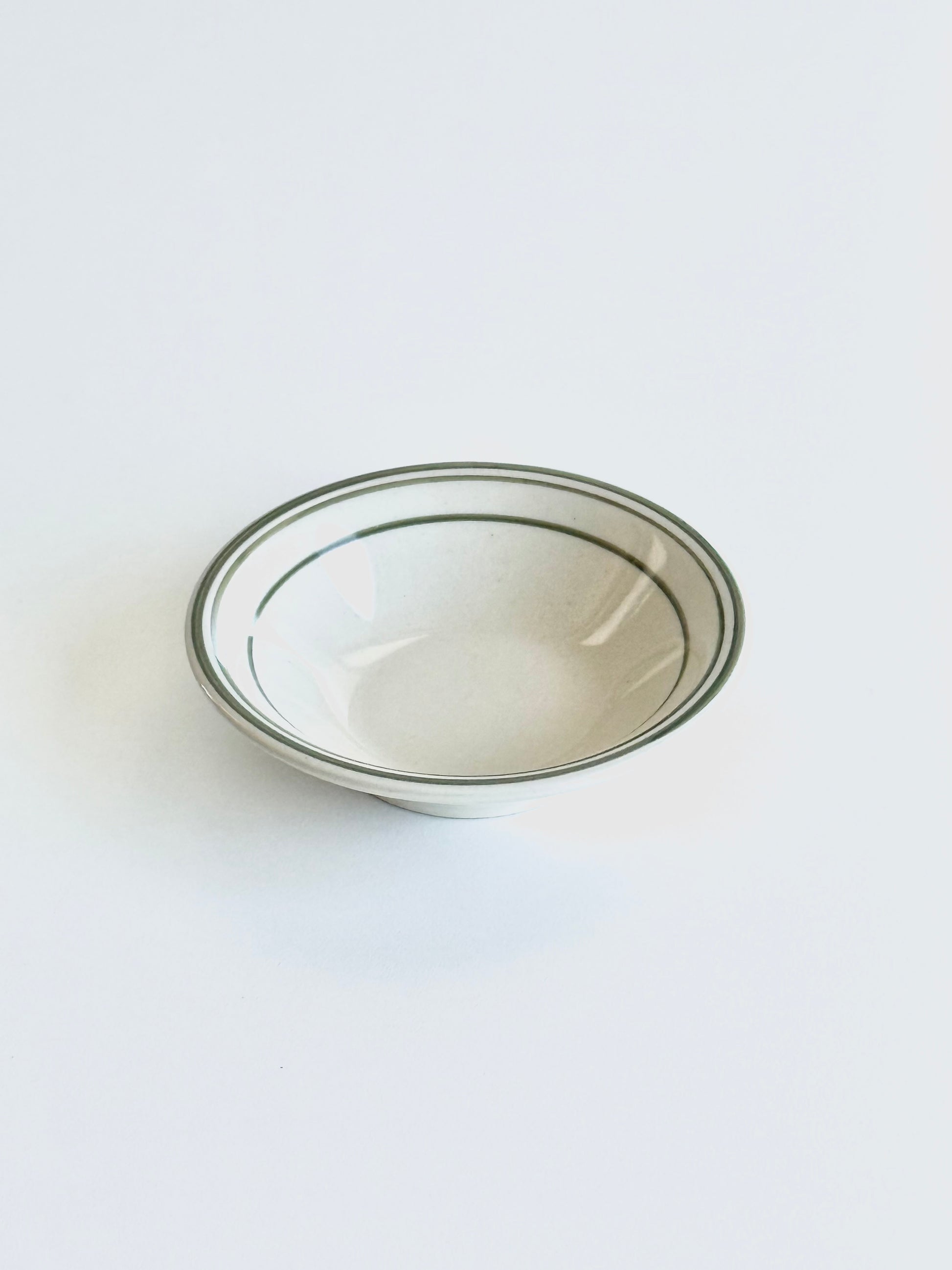 {{ product.title }} - {{ shop.name }}