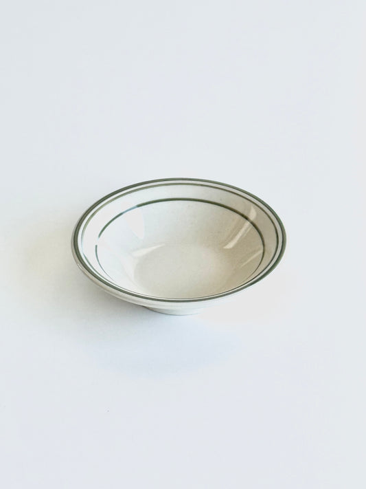{{ product.title }} - {{ shop.name }}