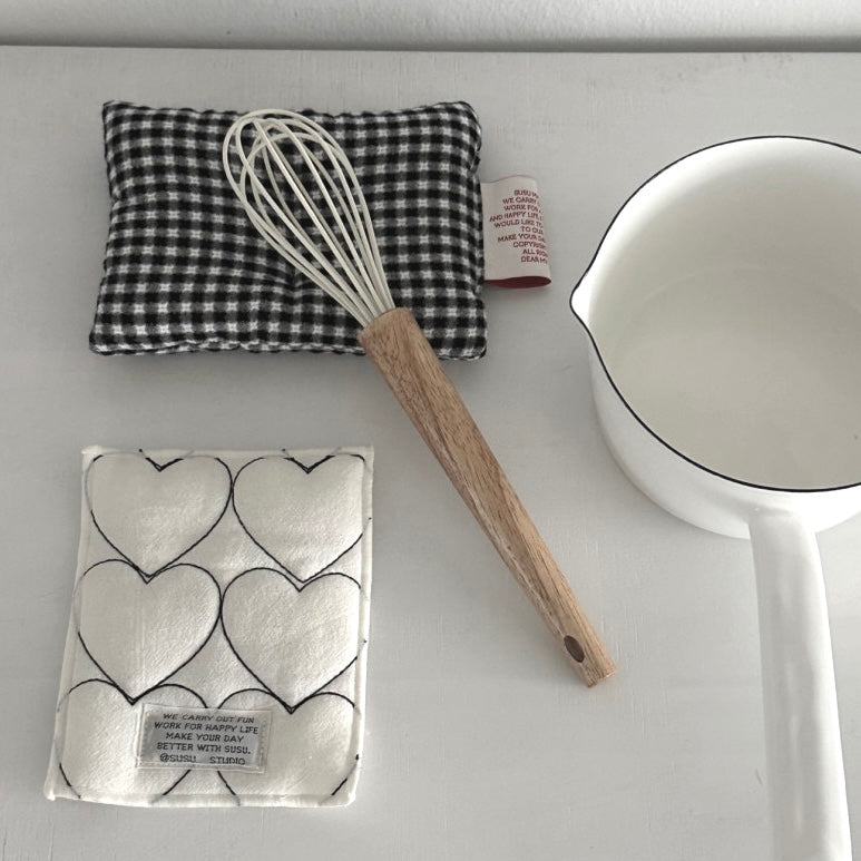 {{ product.title }} - {{ shop.name }}