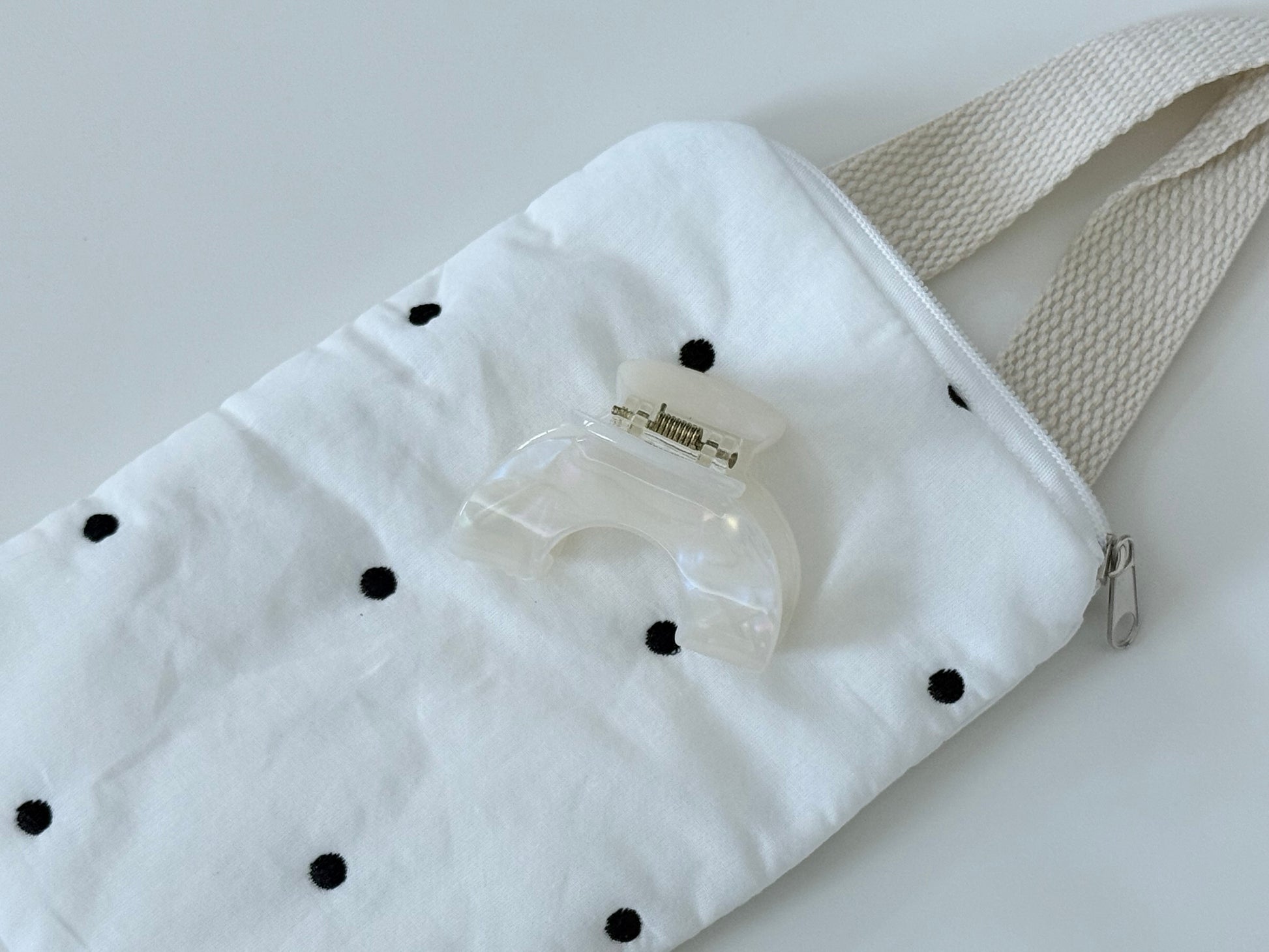 {{ product.title }} - {{ shop.name }}