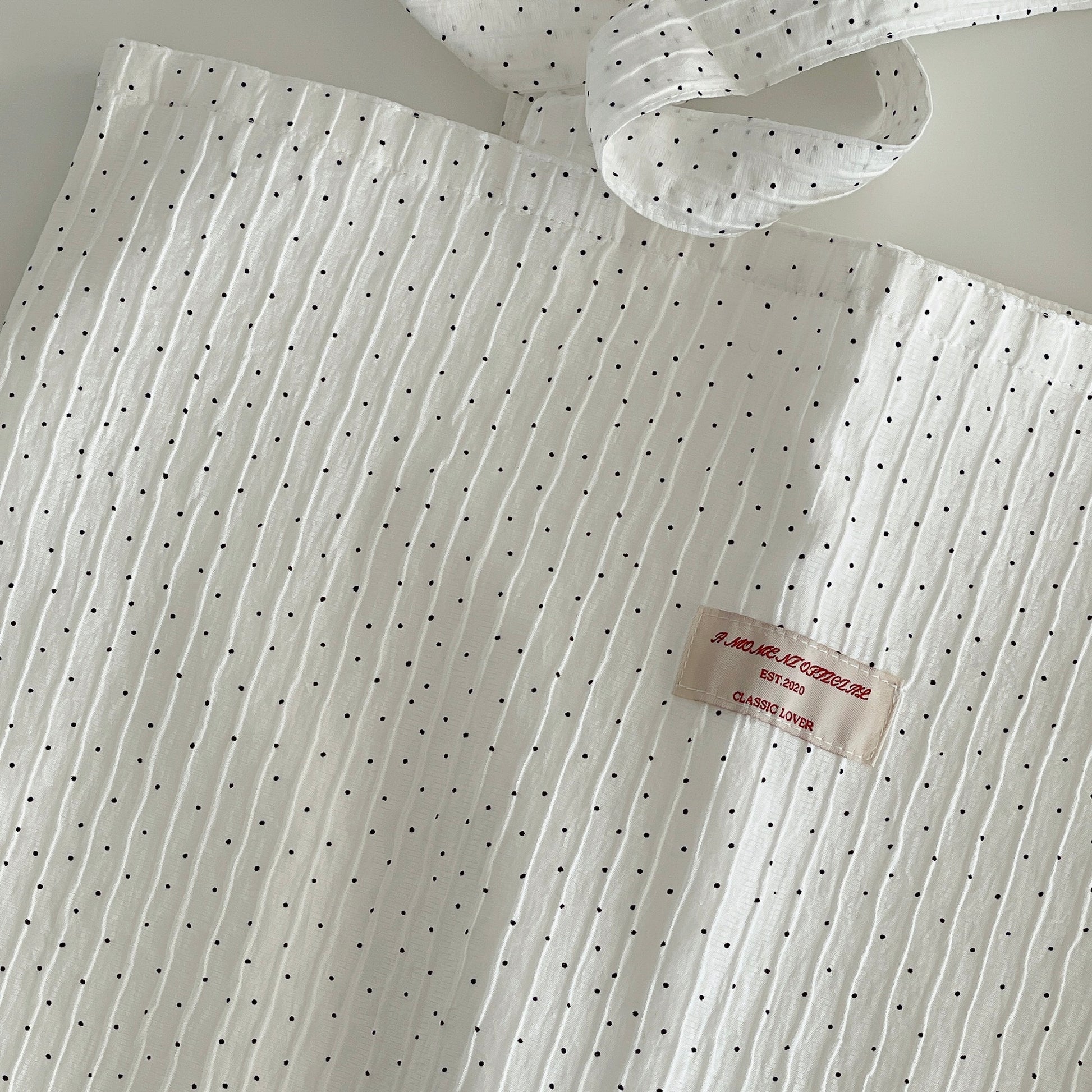 {{ product.title }} - {{ shop.name }}