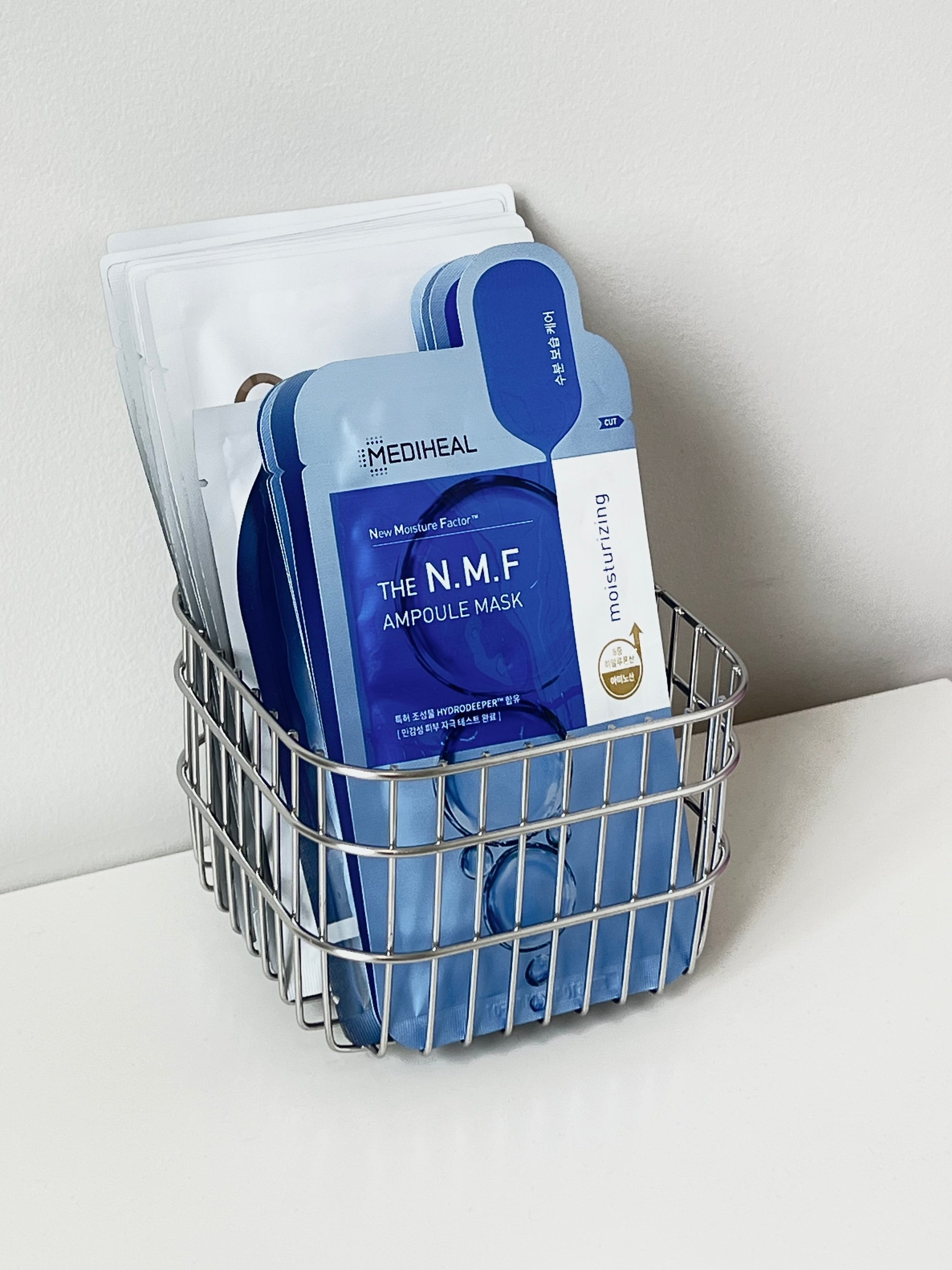 {{ product.title }} - {{ shop.name }}