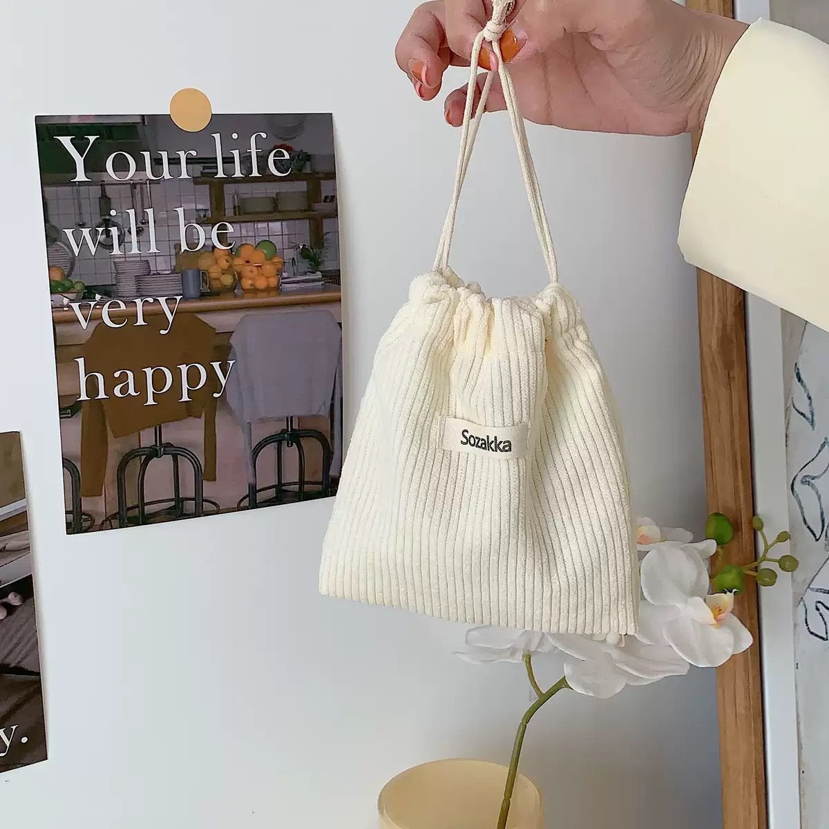 {{ product.title }} - {{ shop.name }}
