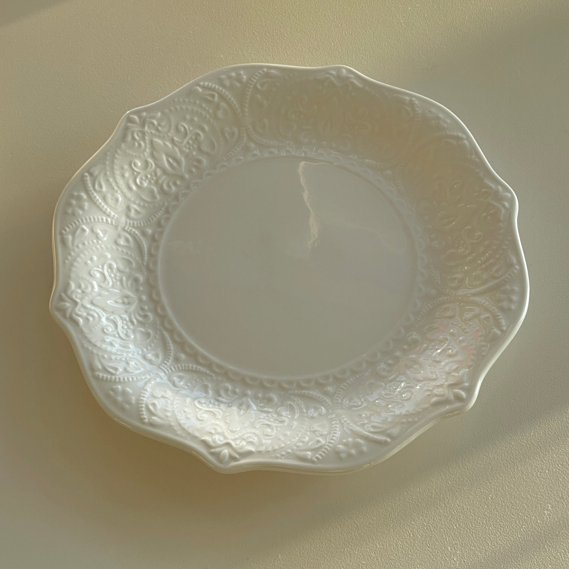{{ product.title }} - {{ shop.name }}