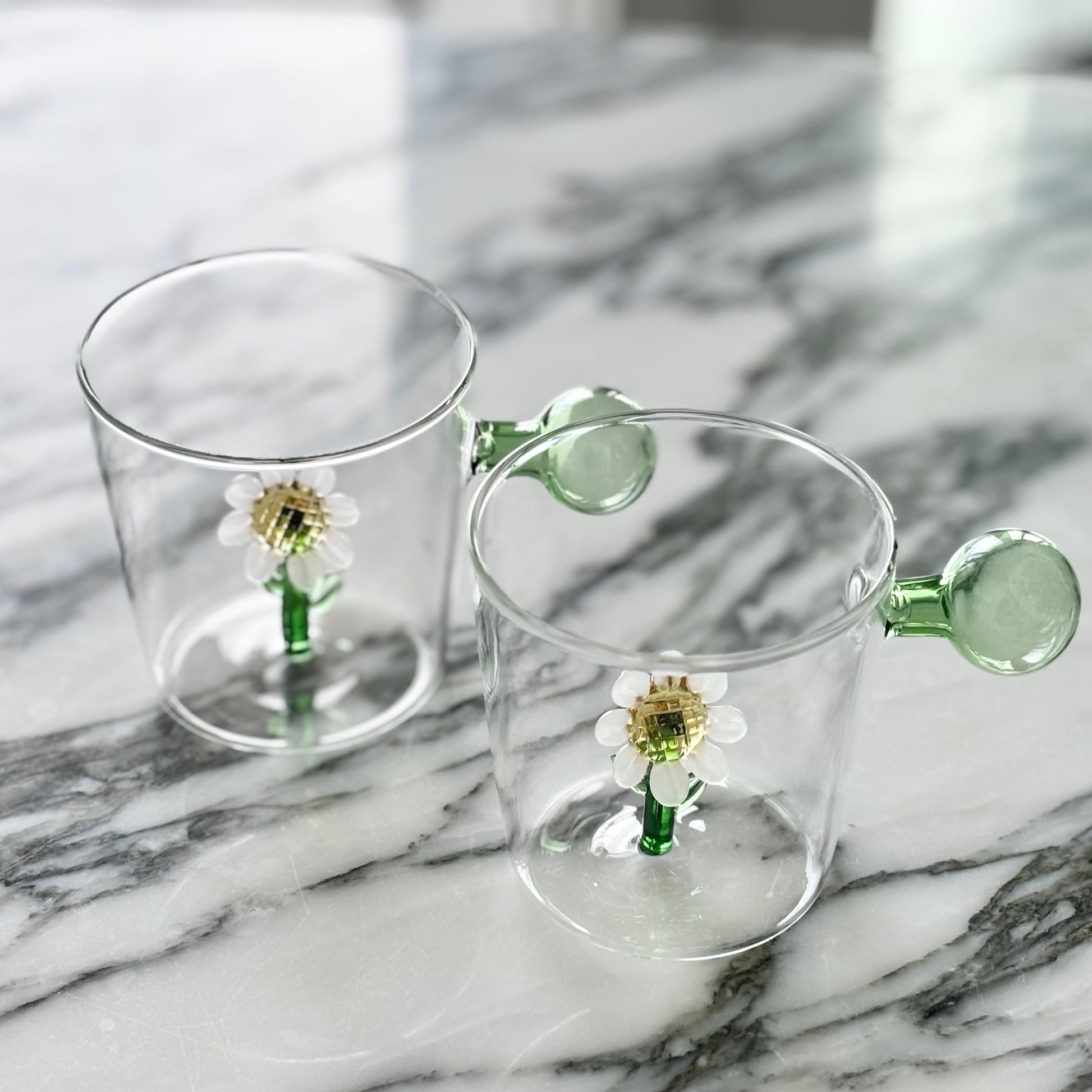 {{ product.title }} - {{ shop.name }}