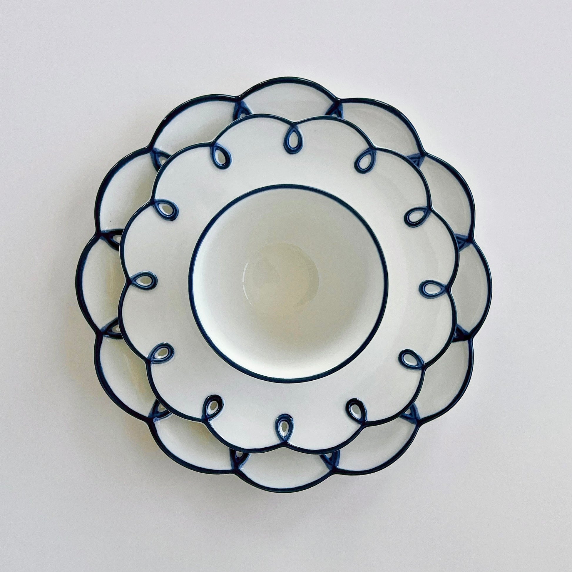 {{ product.title }} - {{ shop.name }}