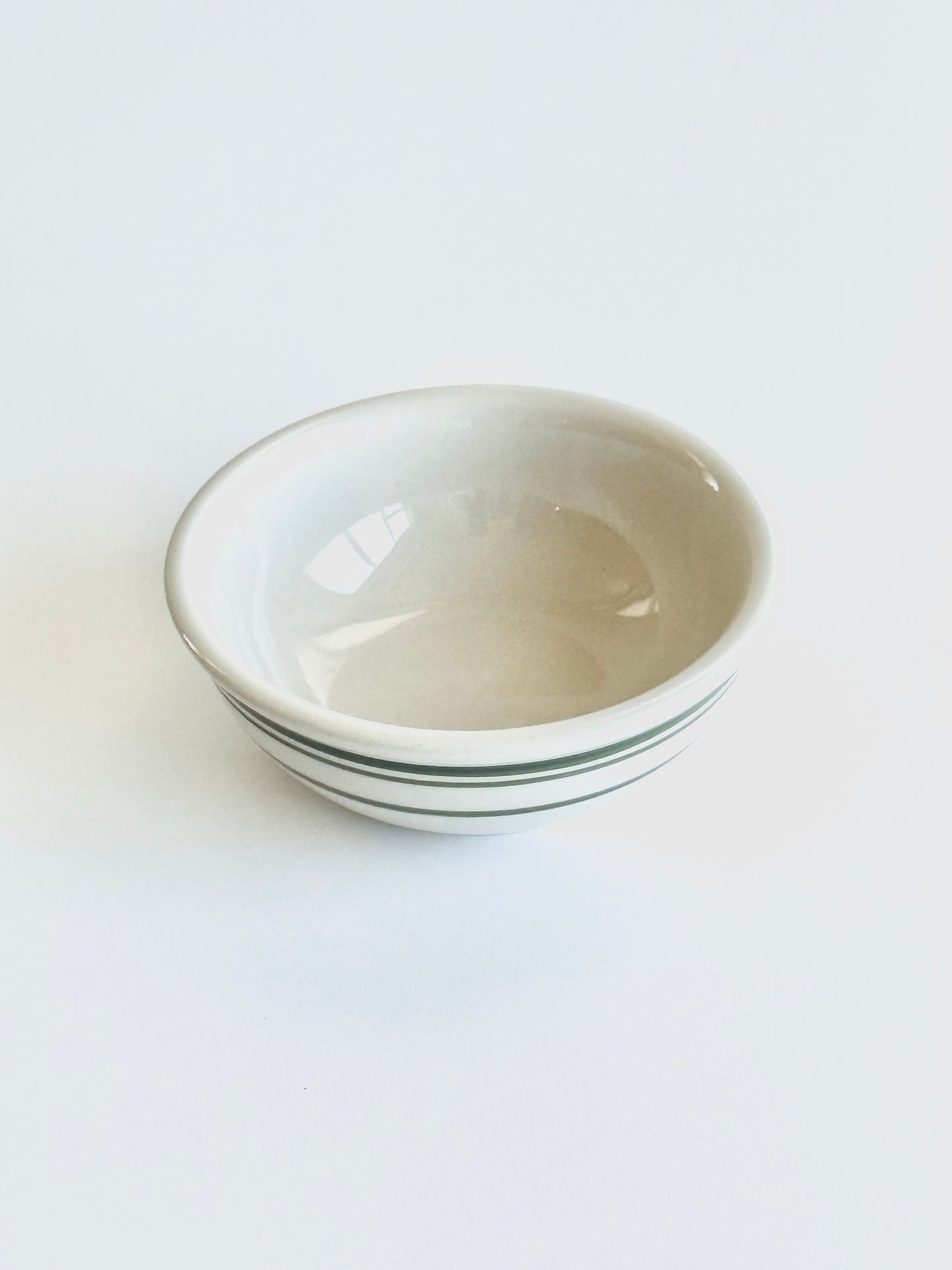 {{ product.title }} - {{ shop.name }}