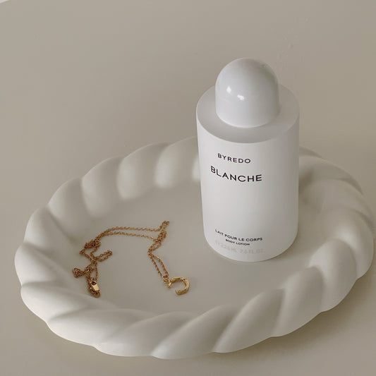 {{ product.title }} - {{ shop.name }}