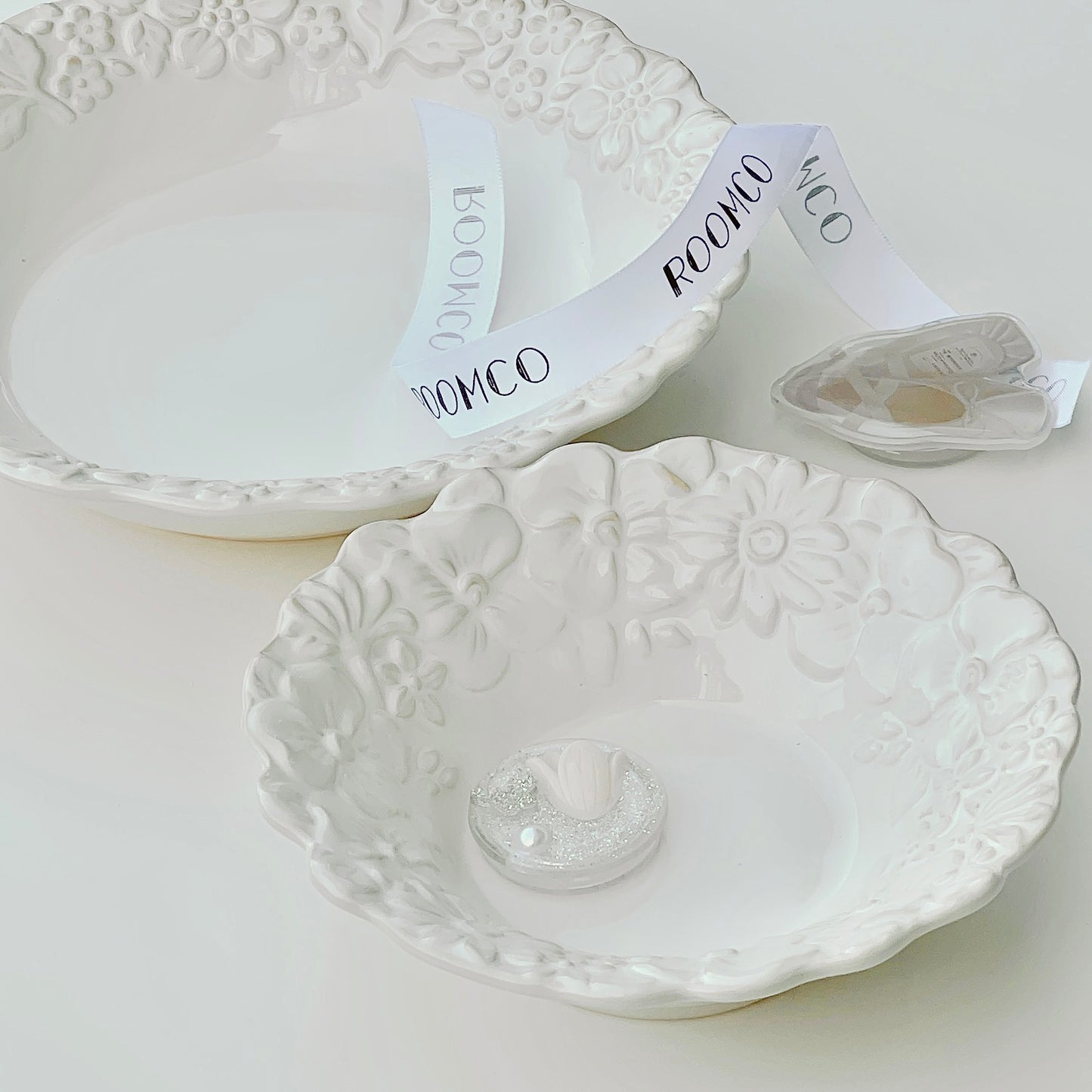 {{ product.title }} - {{ shop.name }}