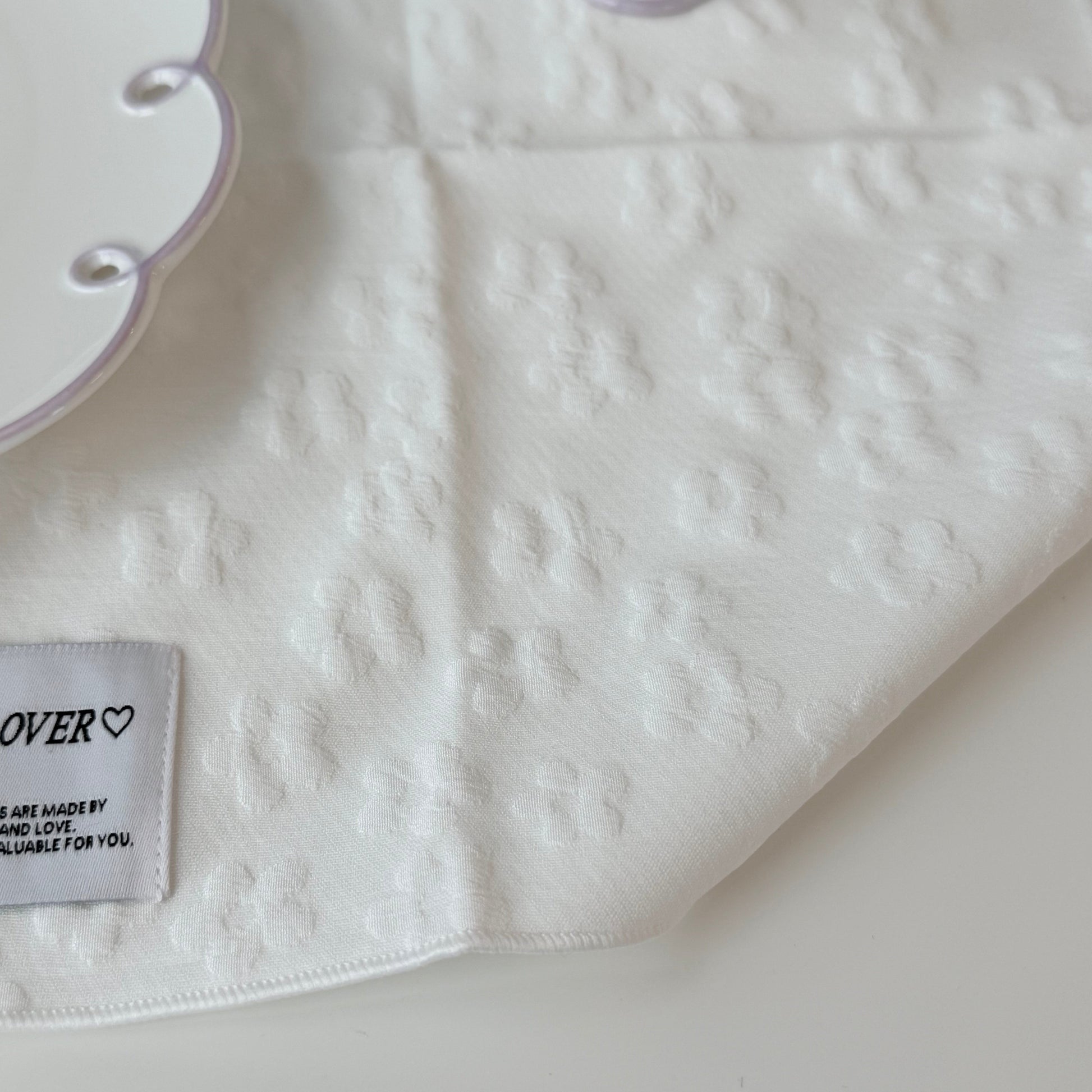 {{ product.title }} - {{ shop.name }}