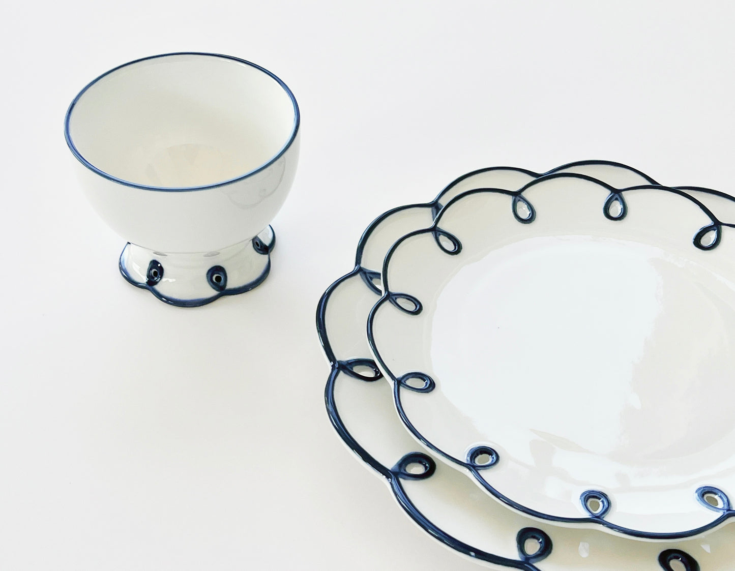 {{ product.title }} - {{ shop.name }}