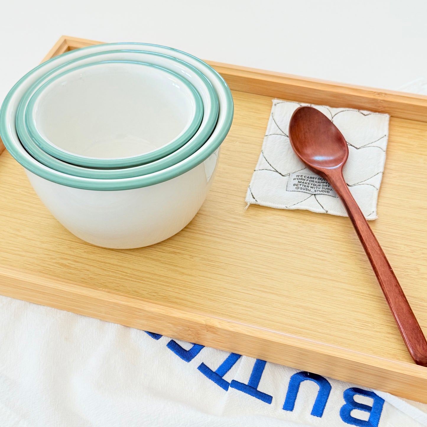 {{ product.title }} - {{ shop.name }}