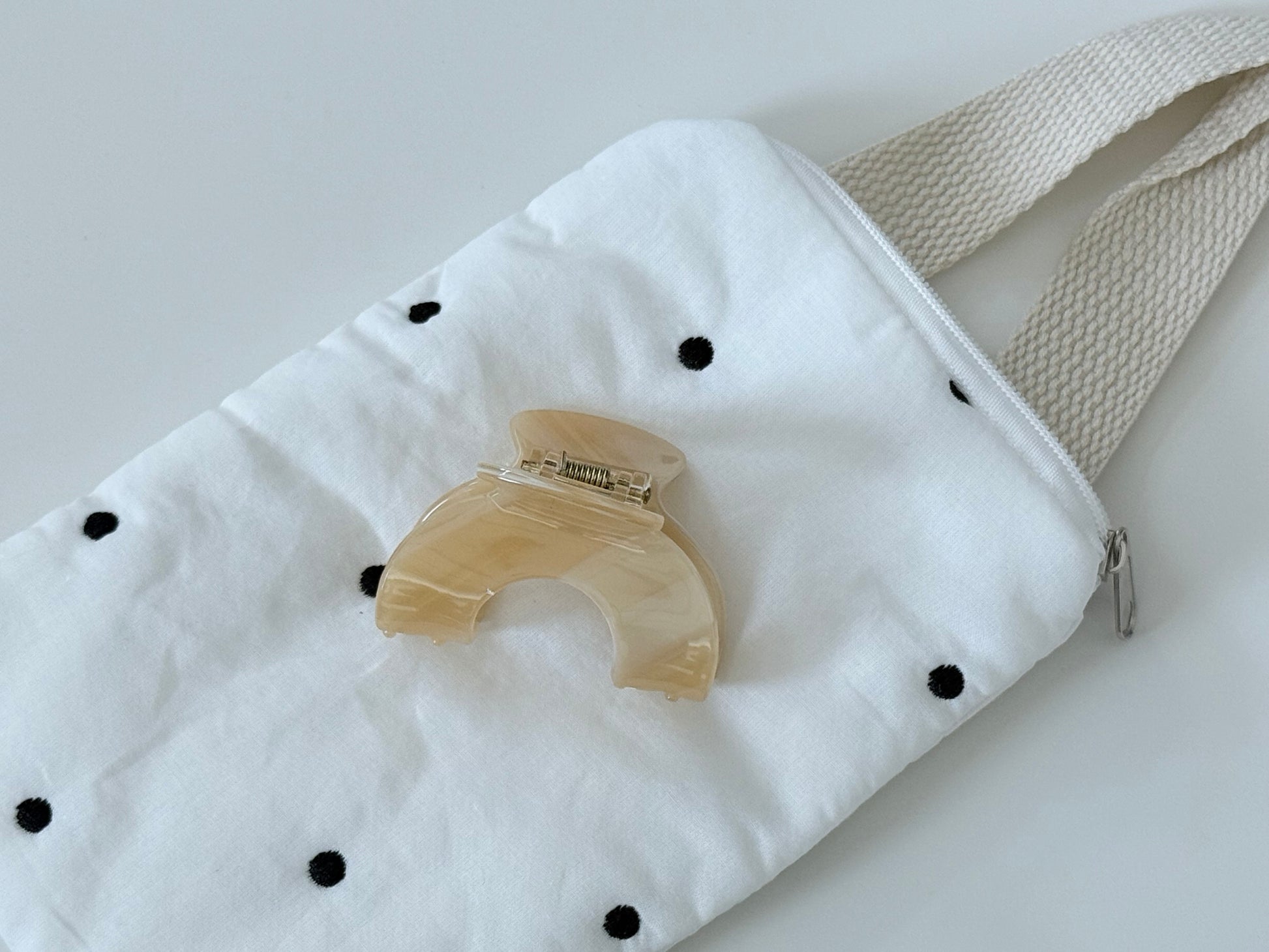 {{ product.title }} - {{ shop.name }}
