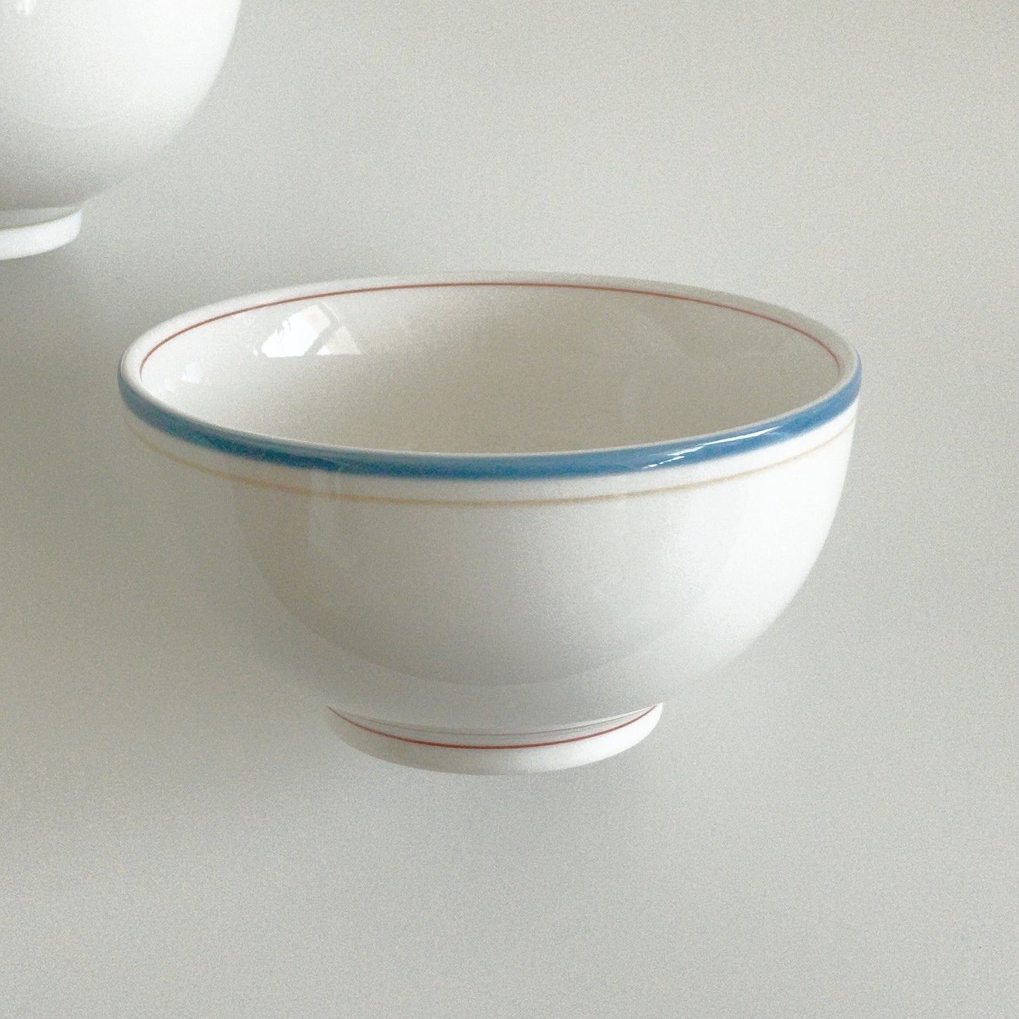 {{ product.title }} - {{ shop.name }}