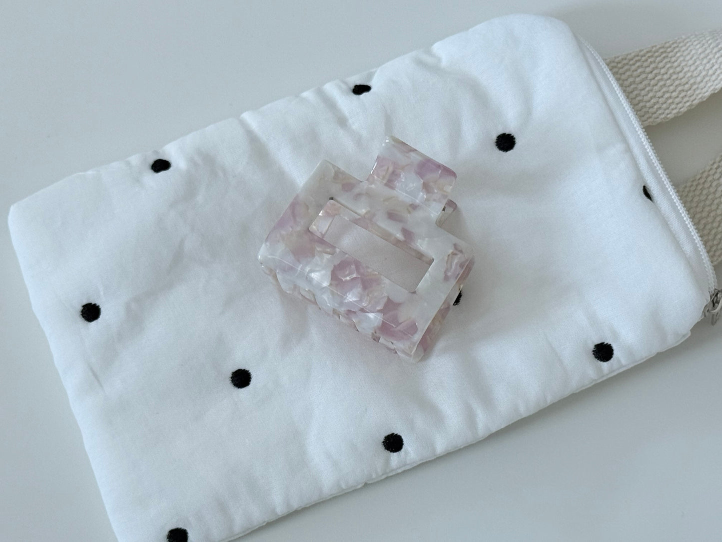 {{ product.title }} - {{ shop.name }}