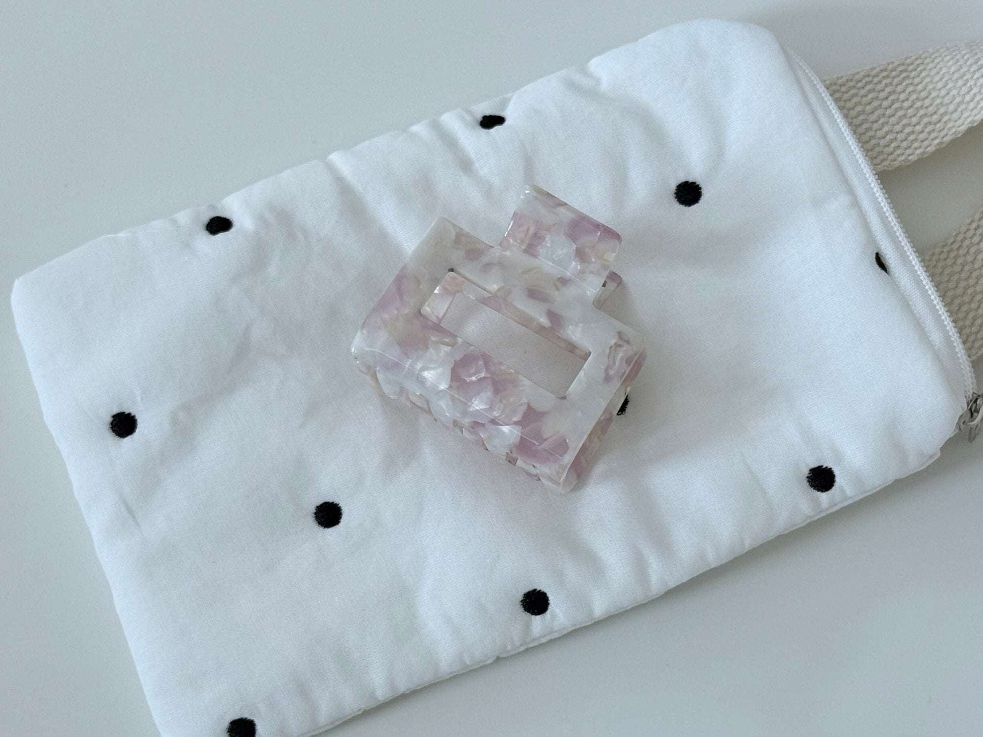 {{ product.title }} - {{ shop.name }}