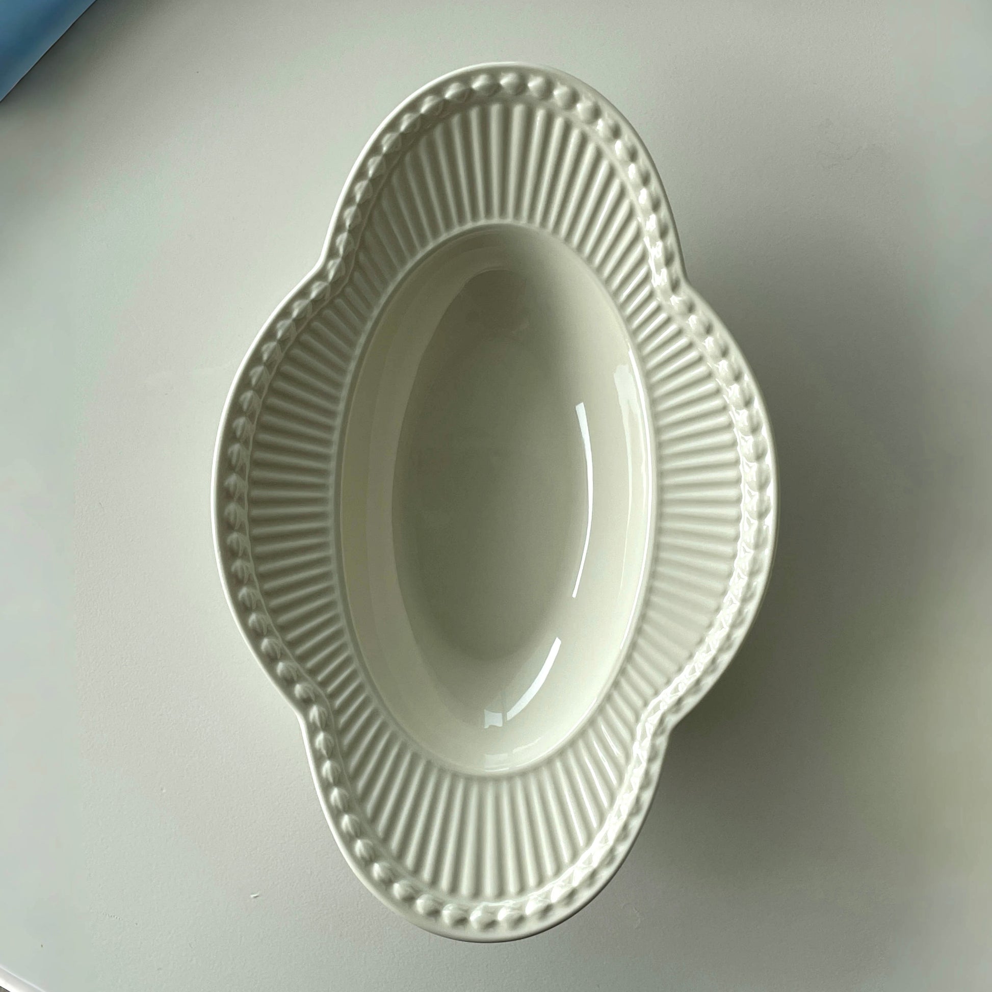 {{ product.title }} - {{ shop.name }}