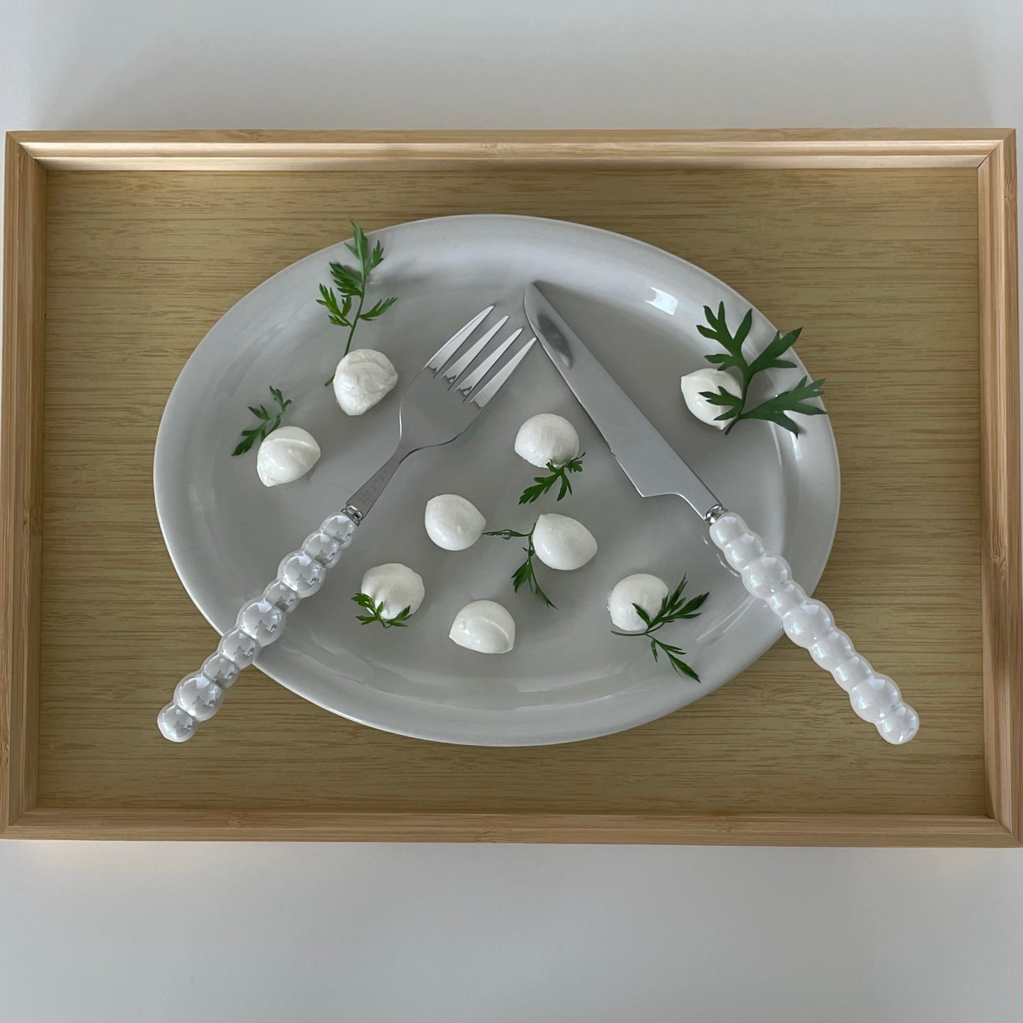 {{ product.title }} - {{ shop.name }}