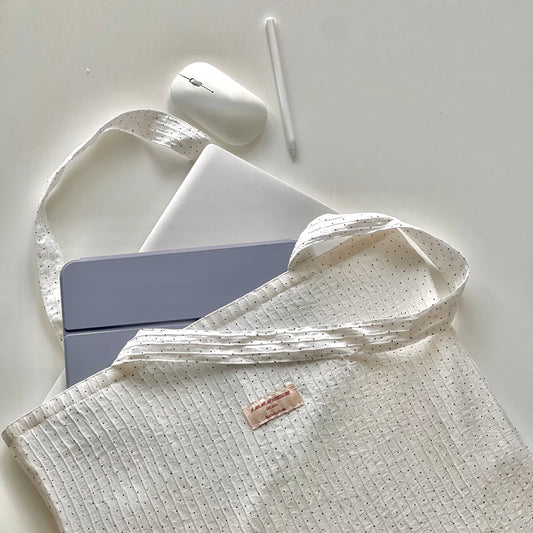 {{ product.title }} - {{ shop.name }}