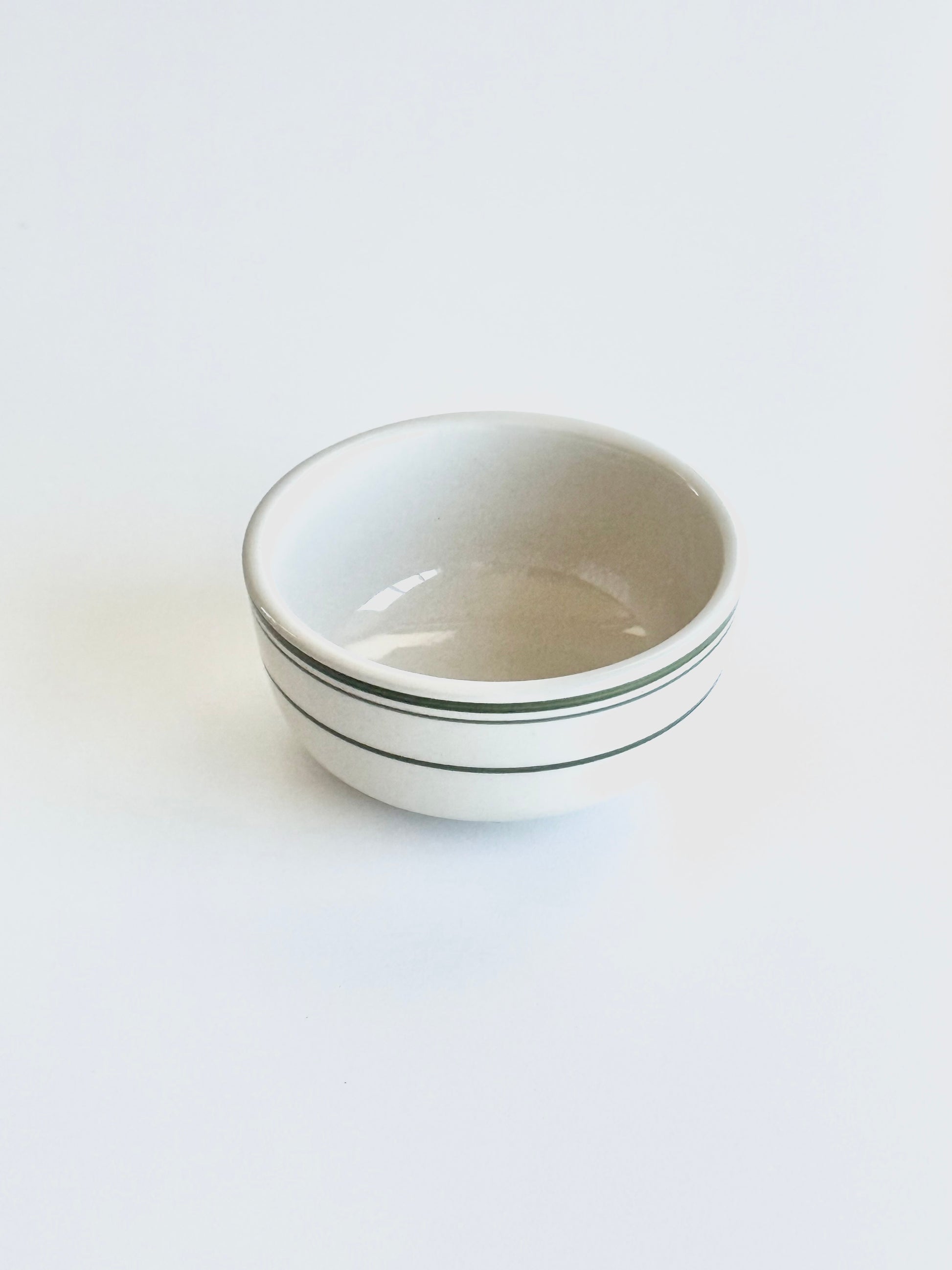 {{ product.title }} - {{ shop.name }}