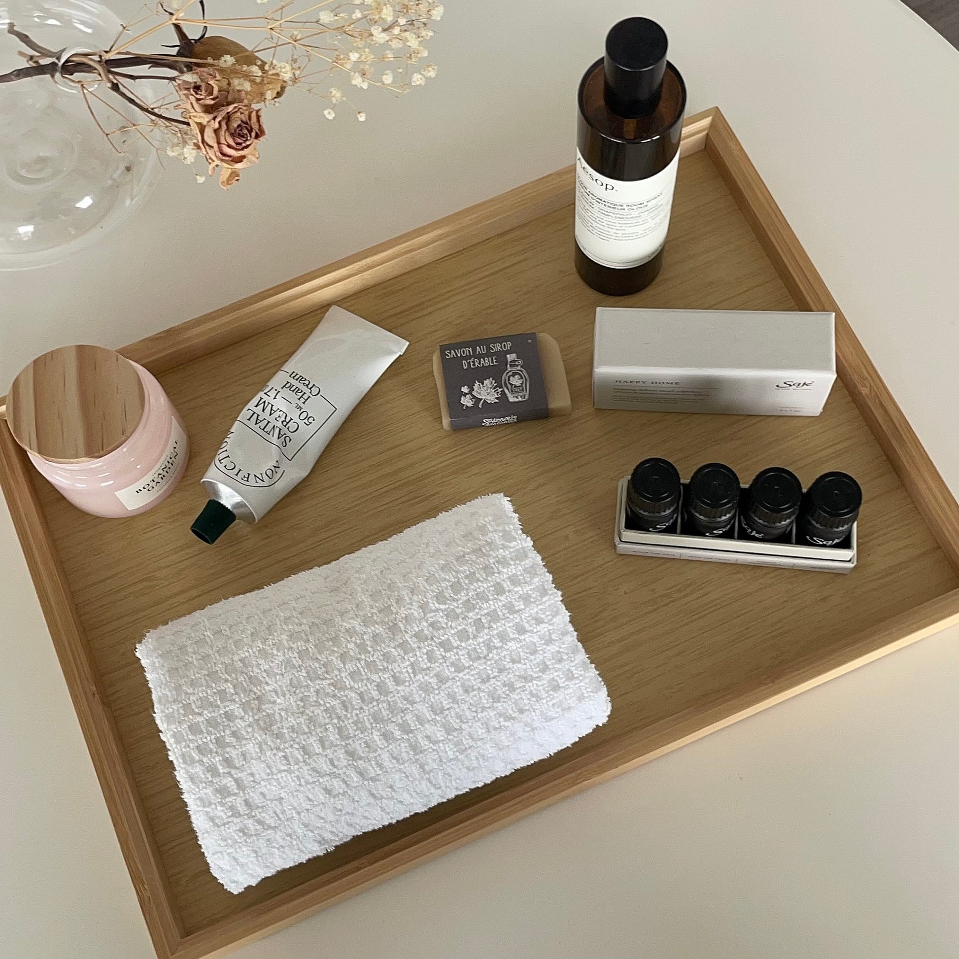 {{ product.title }} - {{ shop.name }}