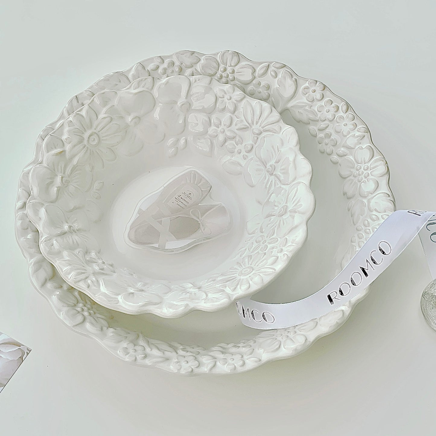 {{ product.title }} - {{ shop.name }}