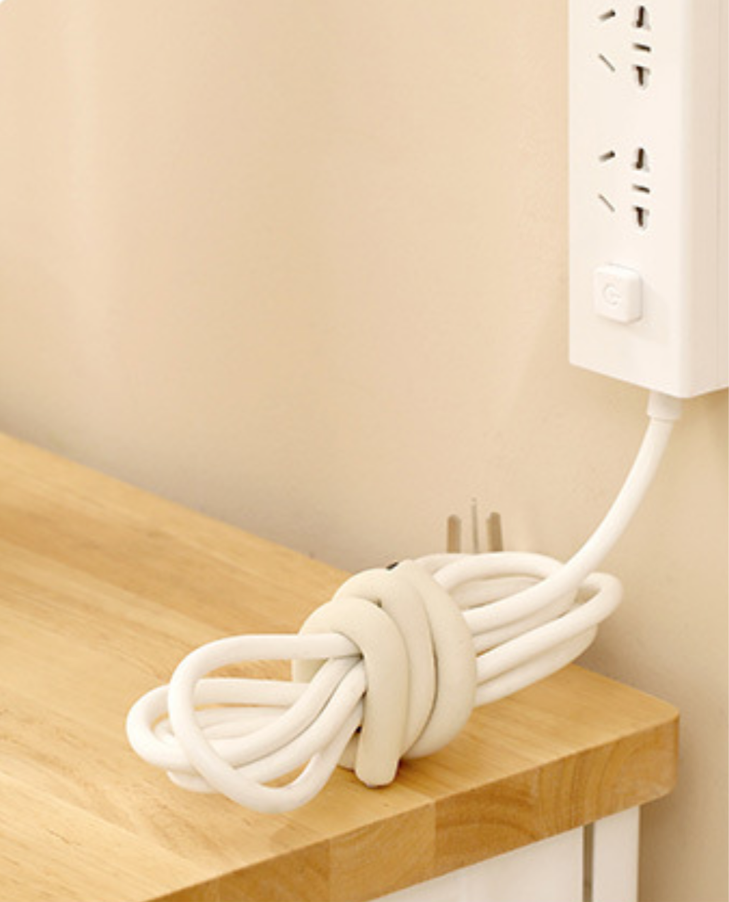 {{ product.title }} - {{ shop.name }}