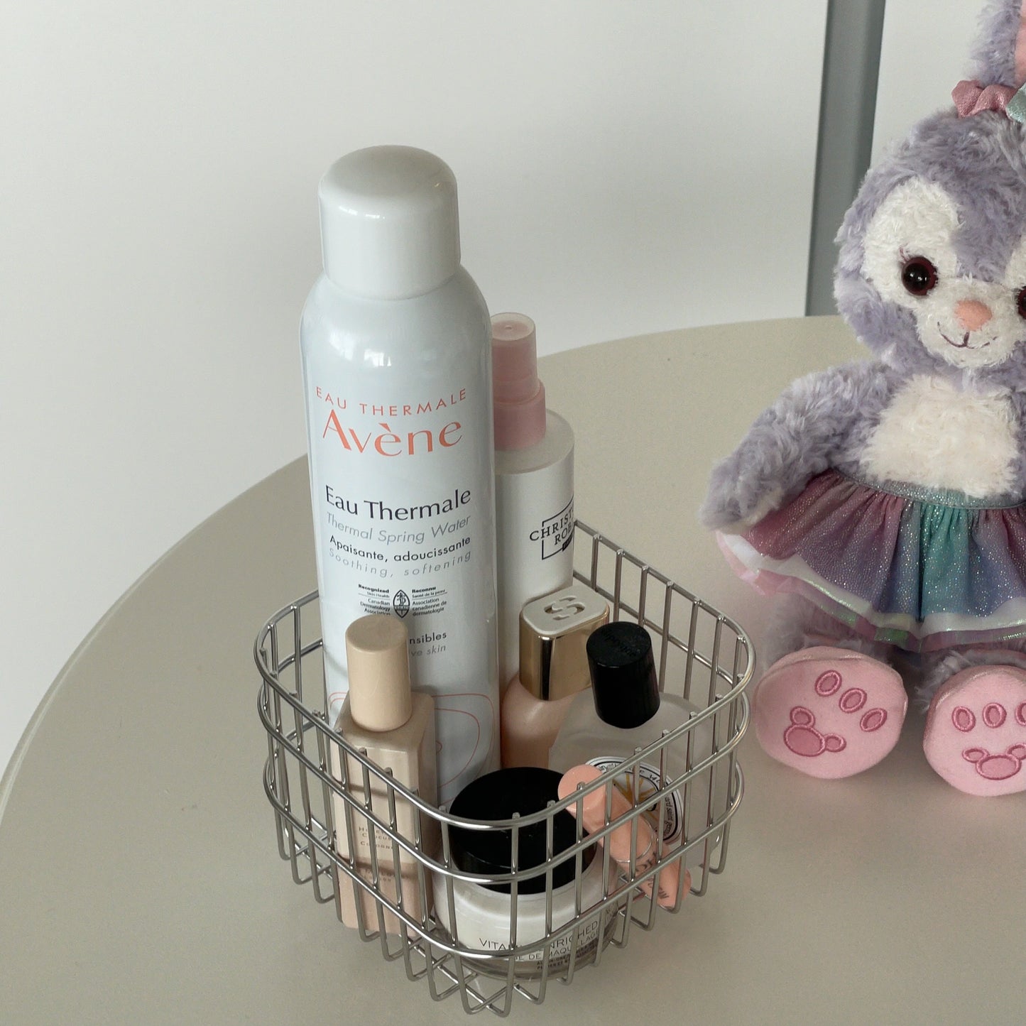 {{ product.title }} - {{ shop.name }}
