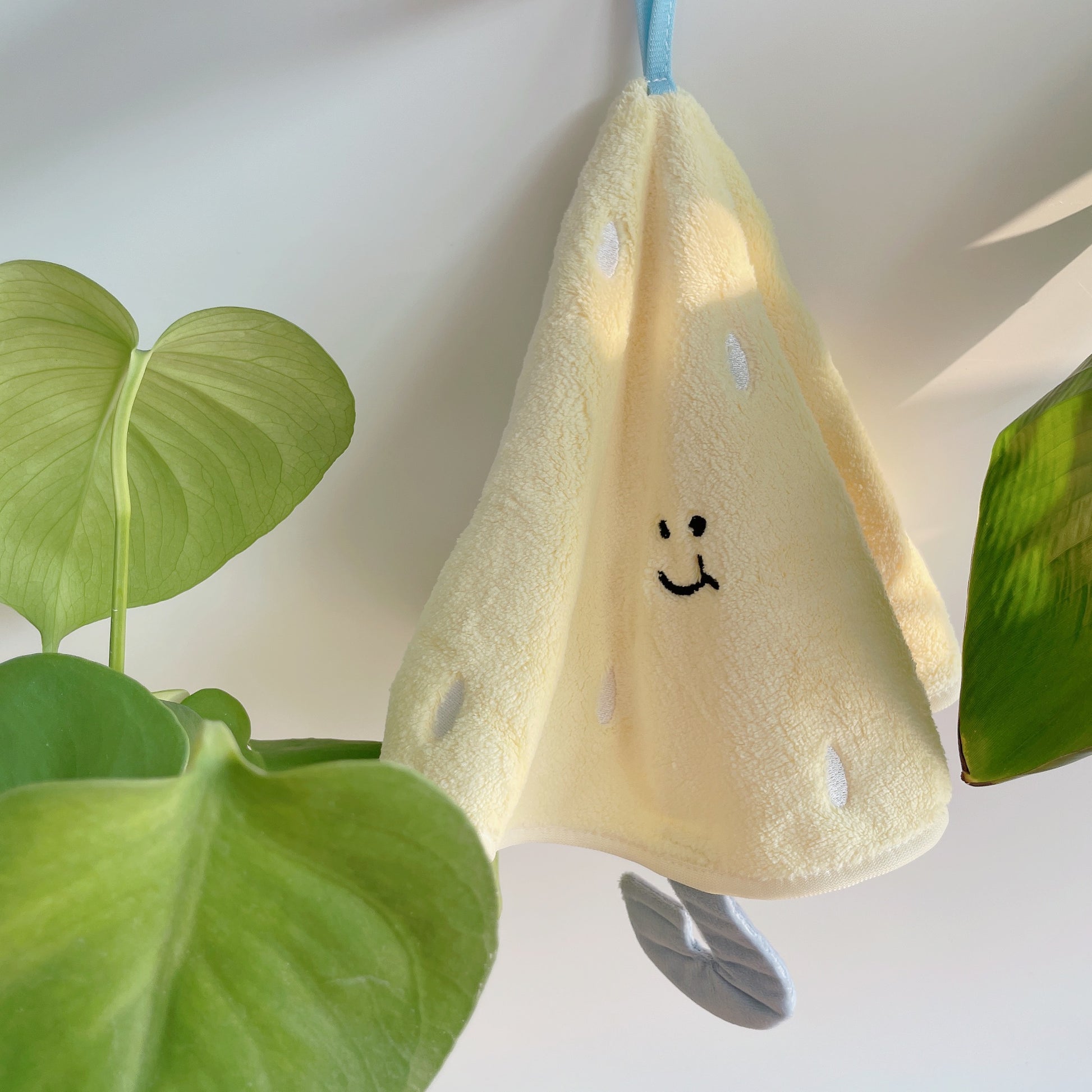 {{ product.title }} - {{ shop.name }}