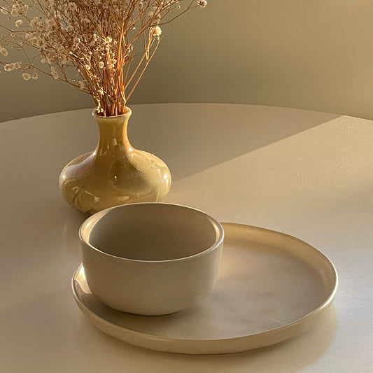 {{ product.title }} - {{ shop.name }}