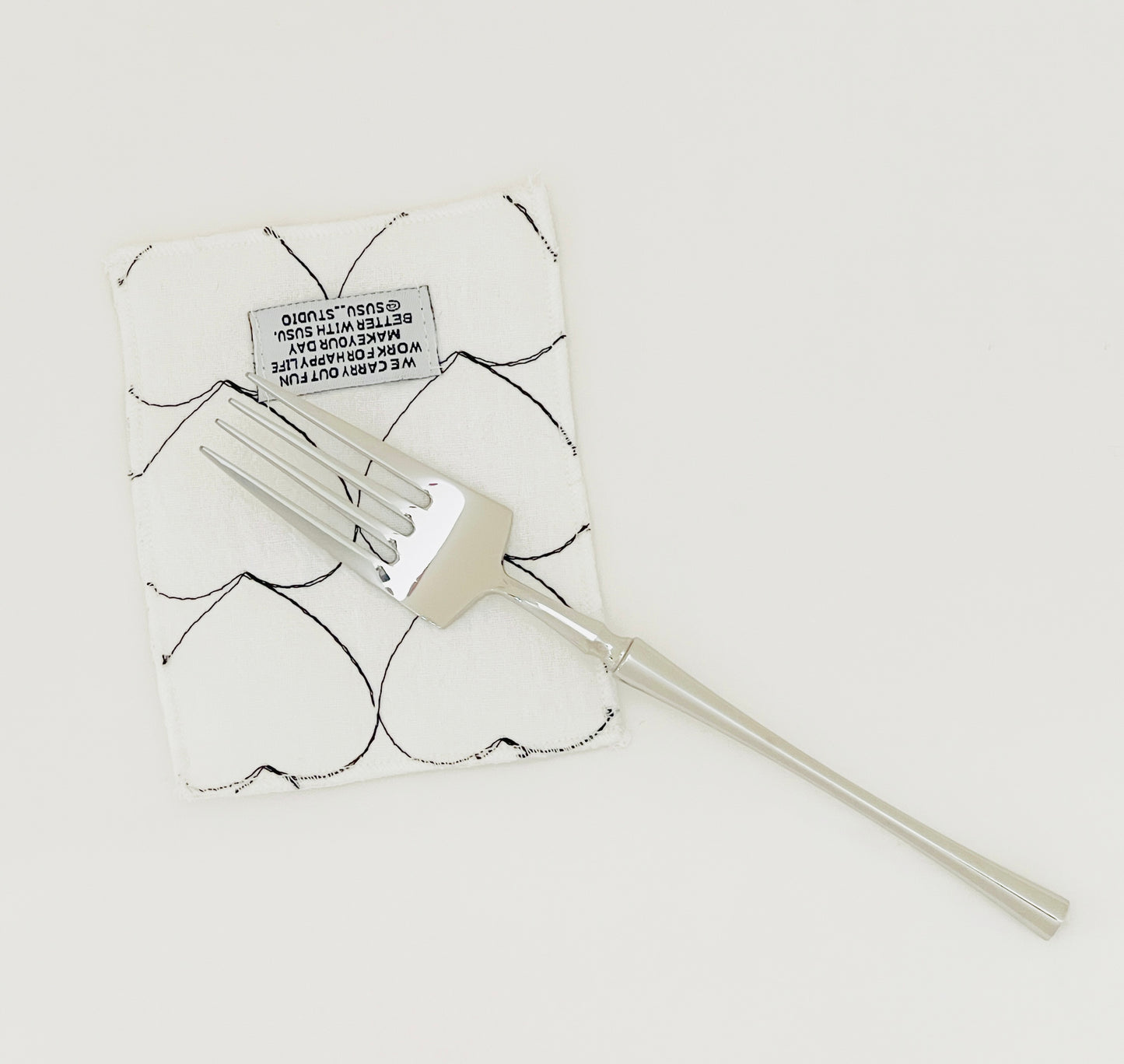 {{ product.title }} - {{ shop.name }}